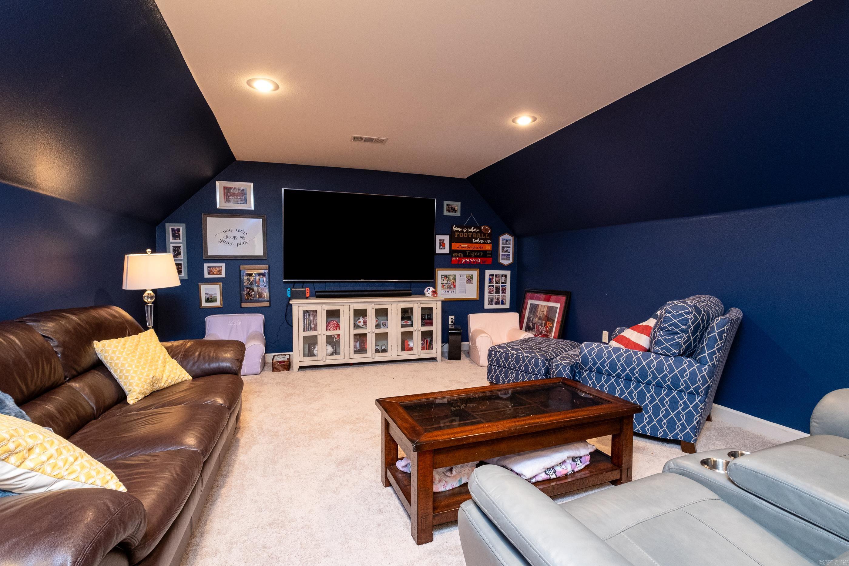 WOODLANDS EDGE - Residential