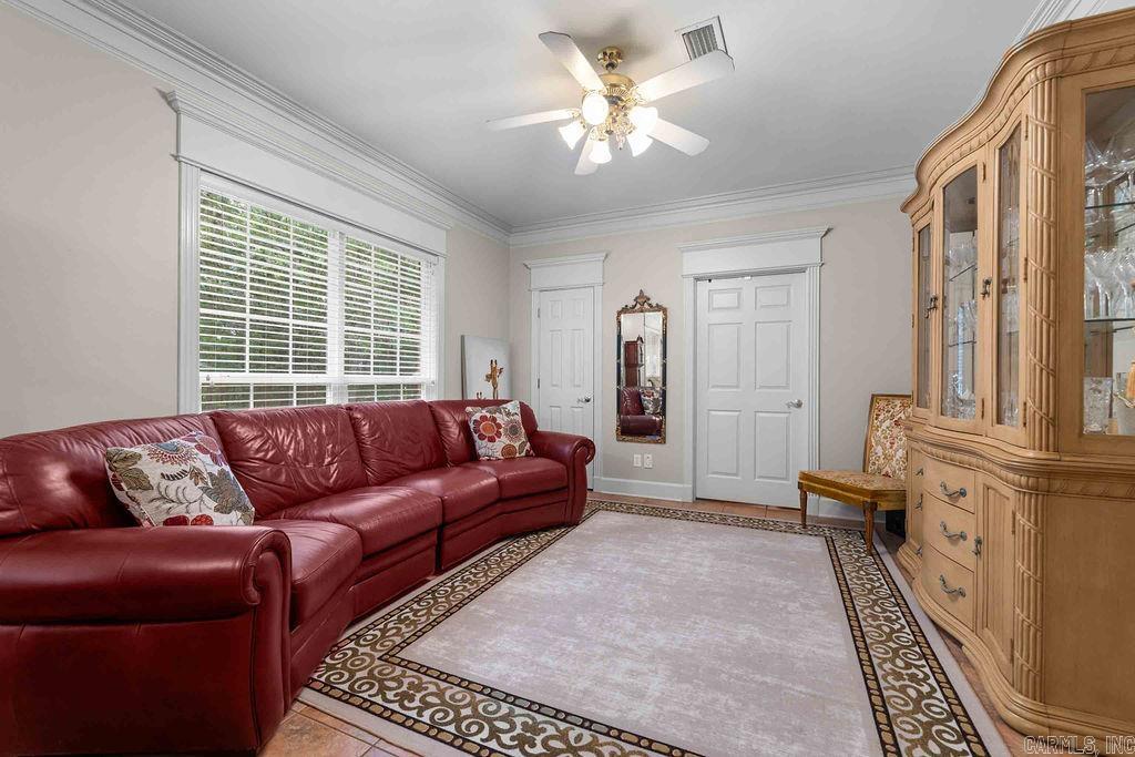 CRESTHAVEN - Residential