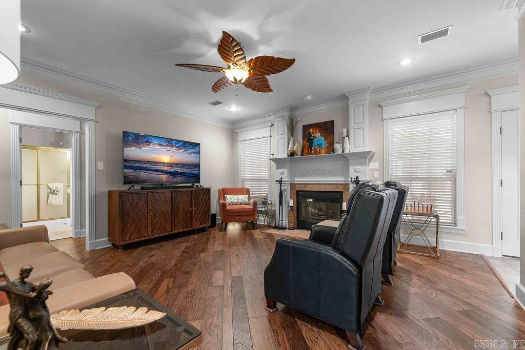 CRESTHAVEN - Residential