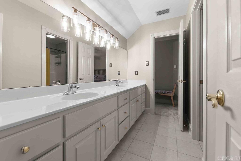 CRESTHAVEN - Residential