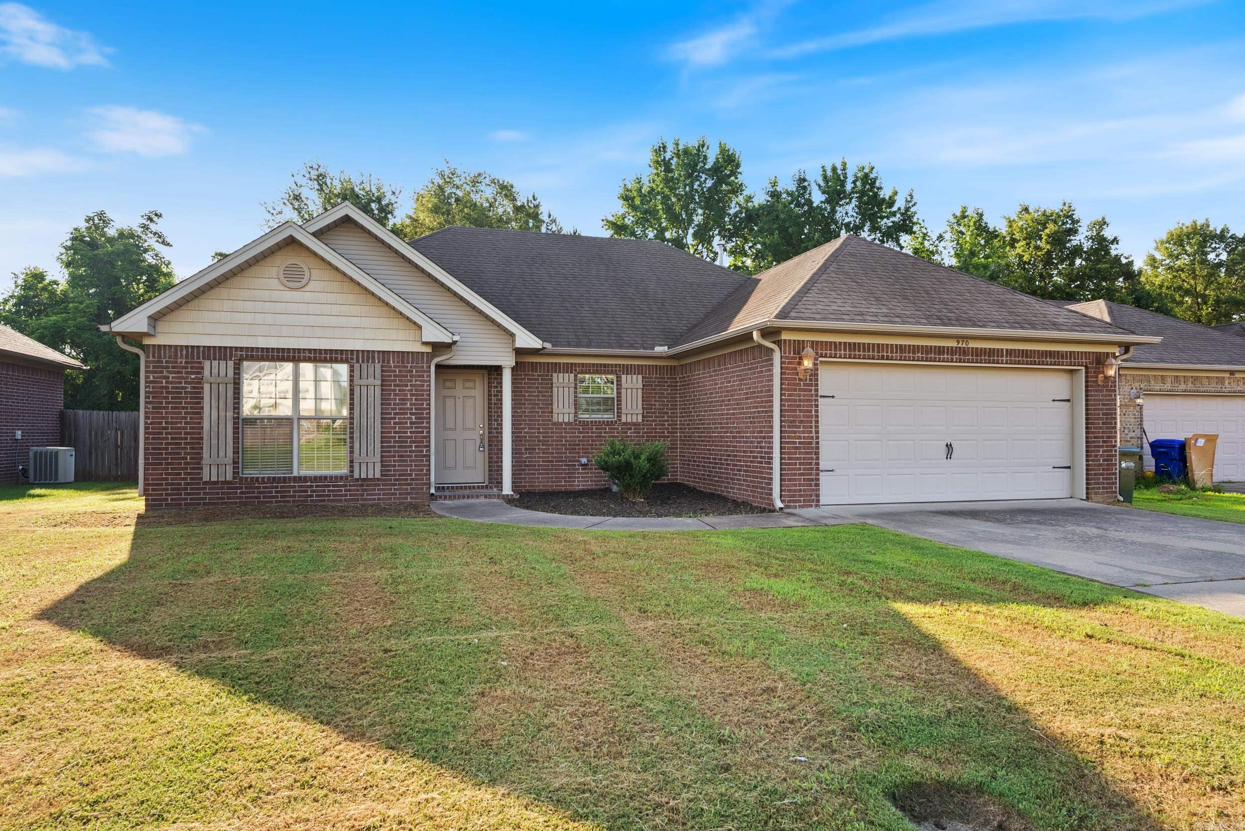 Move-in ready 3 bed, 2 bath home in a prime Conway location! Just minutes from colleges, shopping, dining, and Dave Ward Drive. Perfect for convenience and comfort!