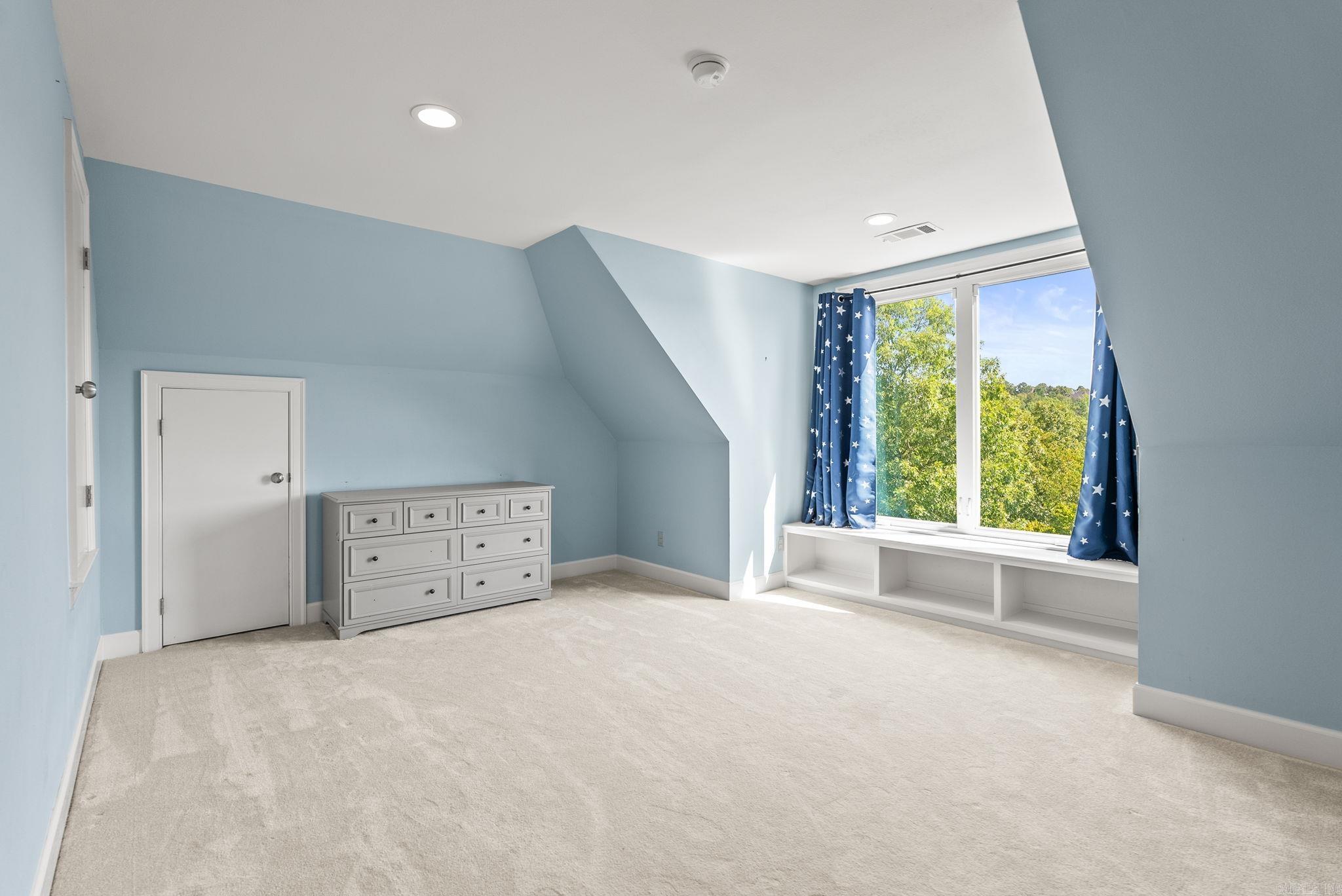 WOODLANDS EDGE - Residential