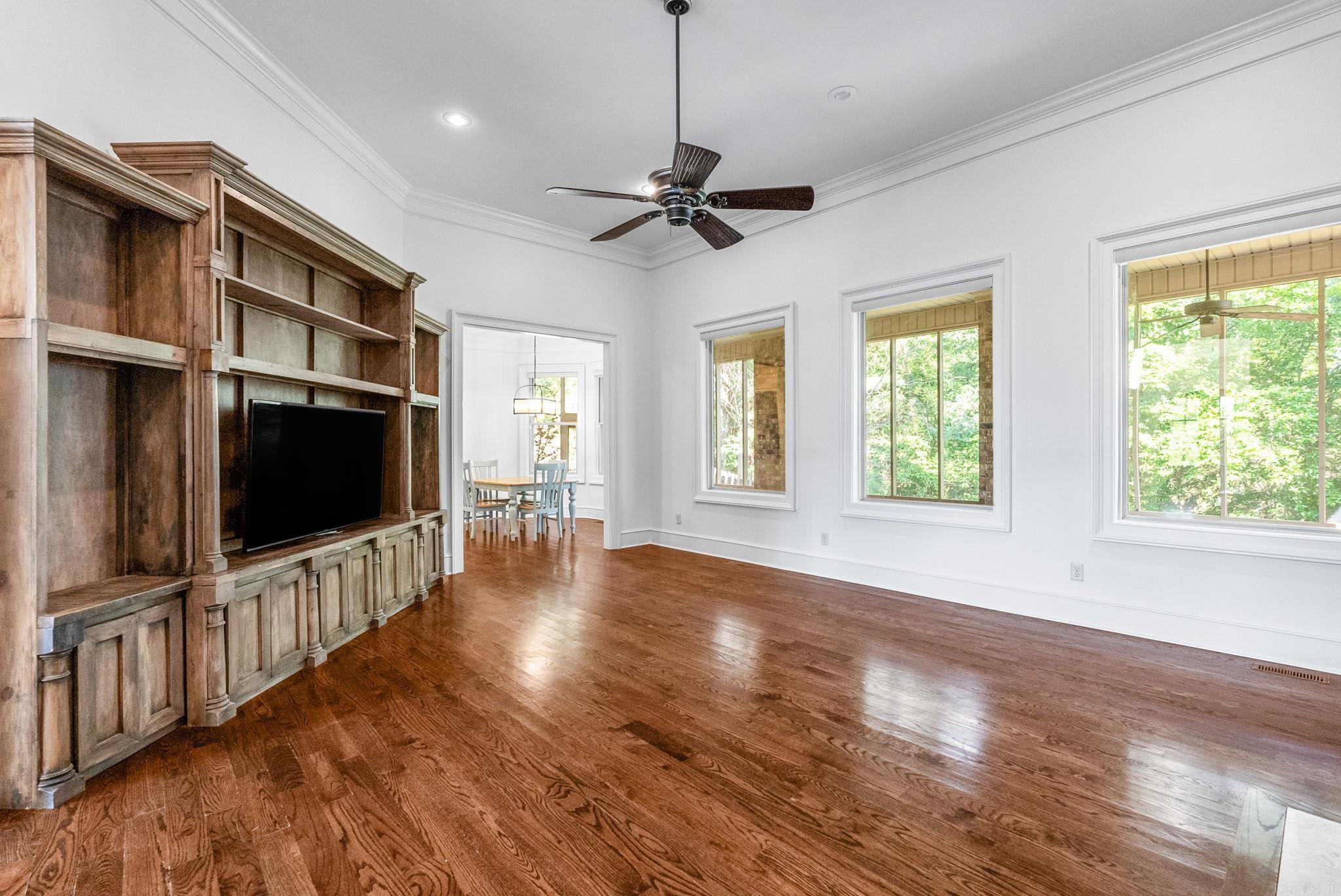 WOODLANDS EDGE - Residential