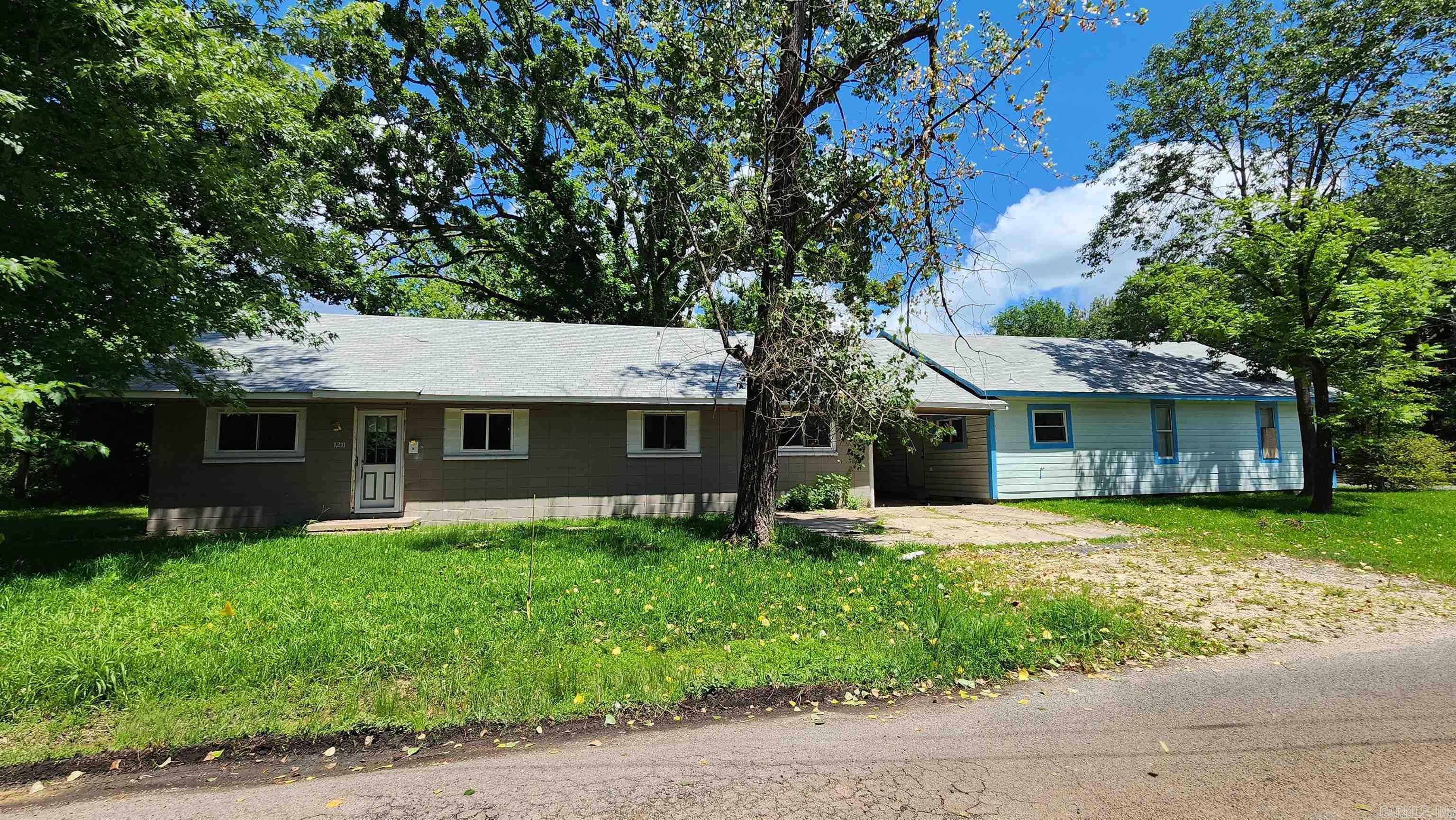 Unique investment opportunity with this listing. This listing is for 2 homes located on the same lot that cannot be separated. 1211 S Maple needs less work and is 3 br 1 bath with 1288 Sq FT. 1909 W 13th needs more work and is 3 br 1 ba with 1204 Sq Ft. See agent remarks.