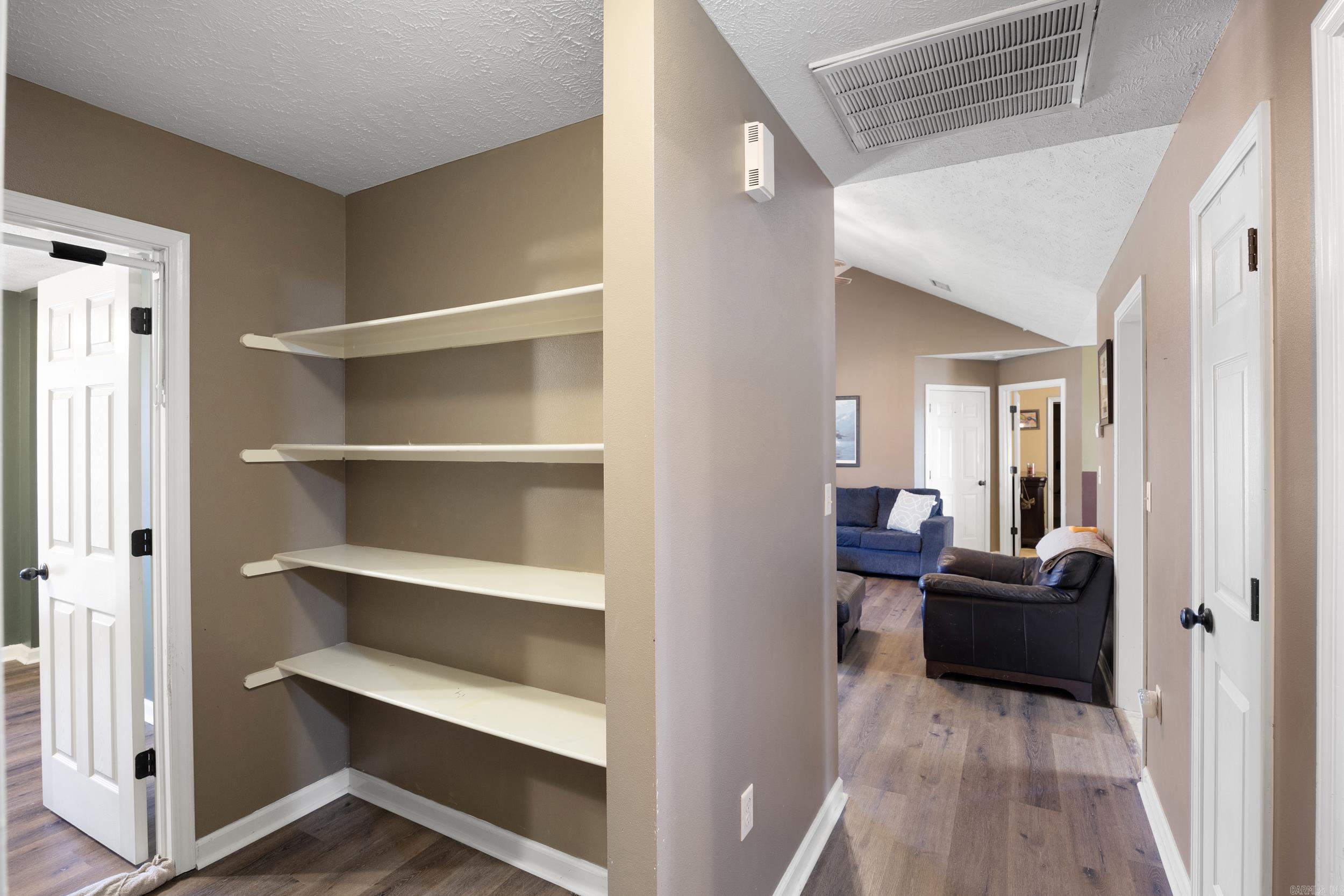 JEWELS ESTATES - Residential