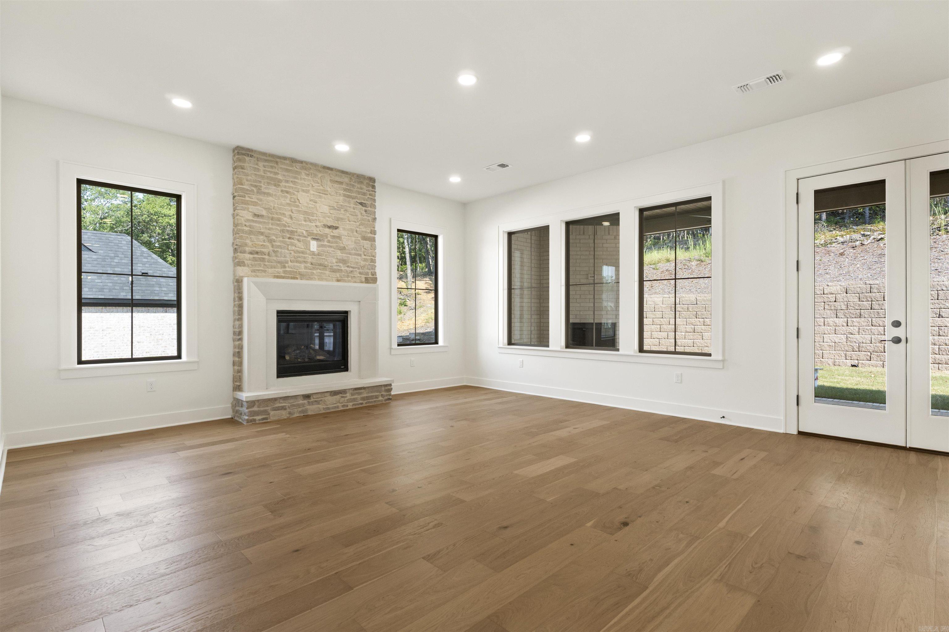 BEAR DEN ESTATES - Residential