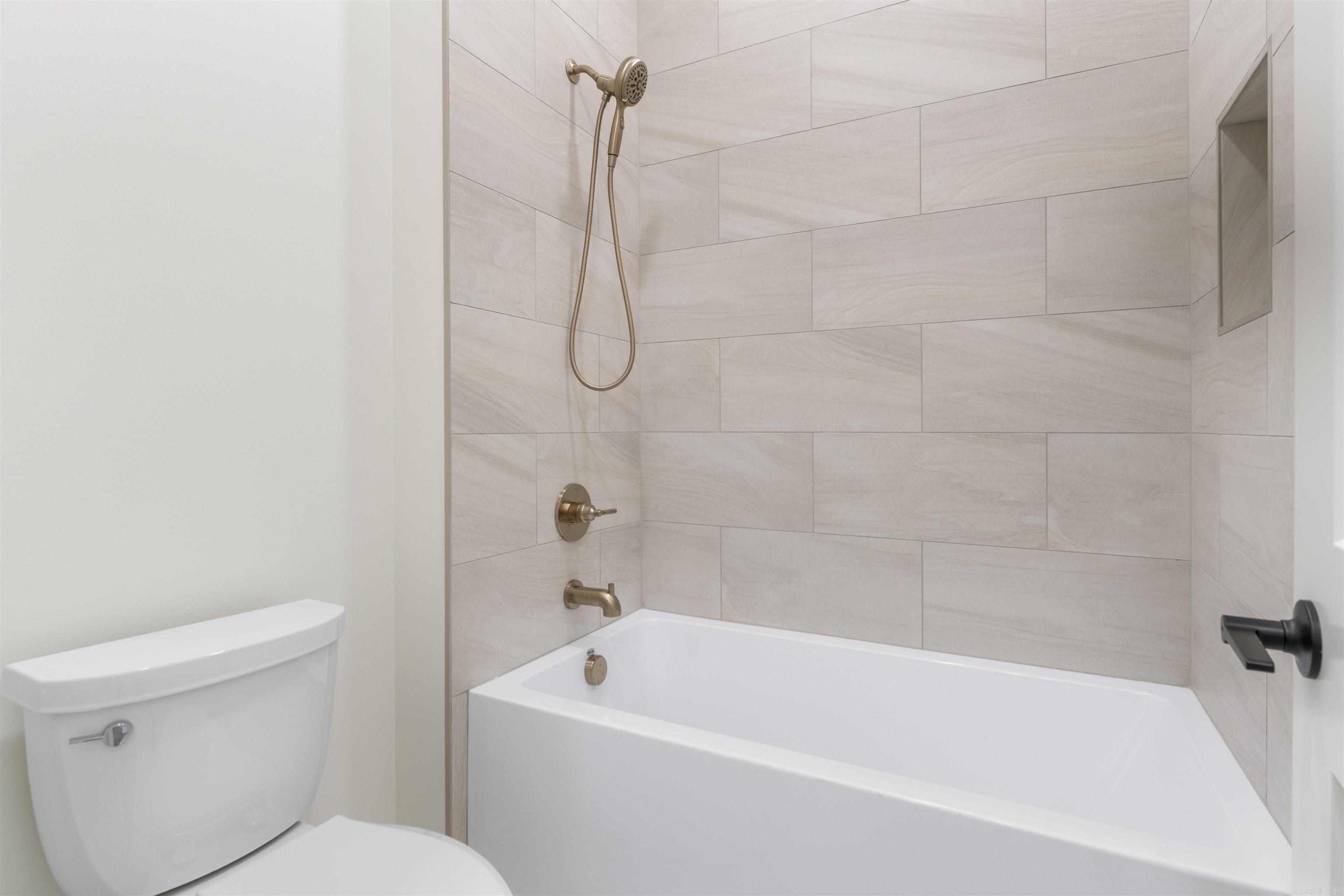 BEAR DEN ESTATES - Residential