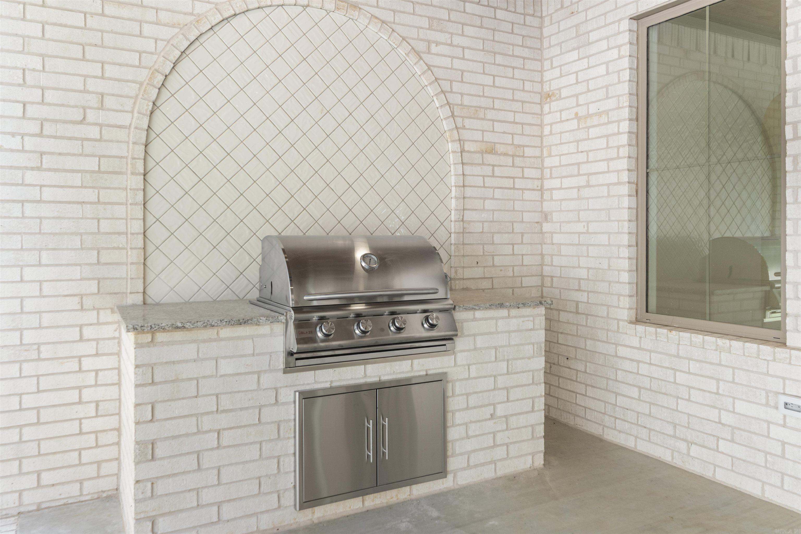 BEAR DEN ESTATES - Residential