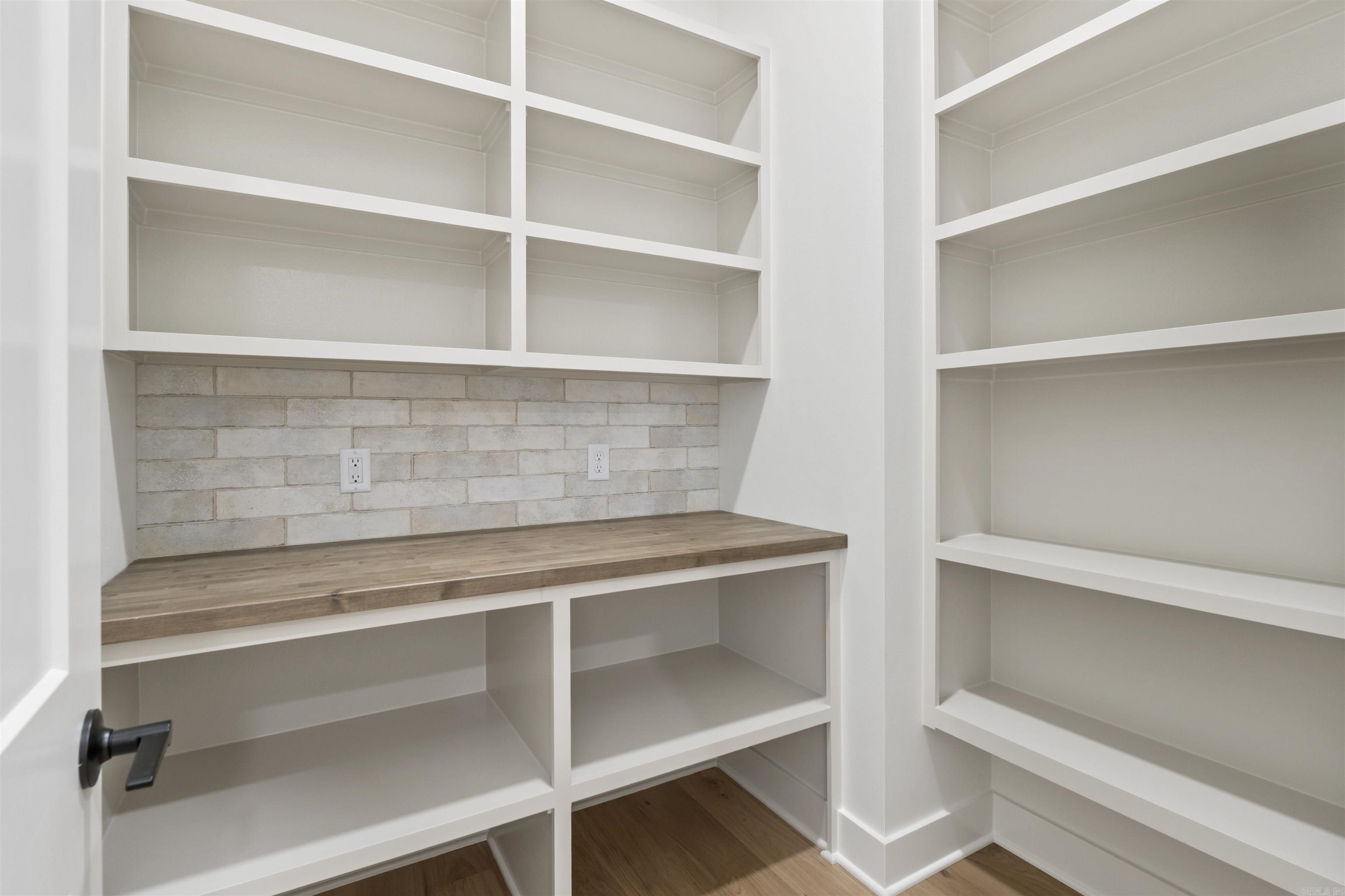 BEAR DEN ESTATES - Residential