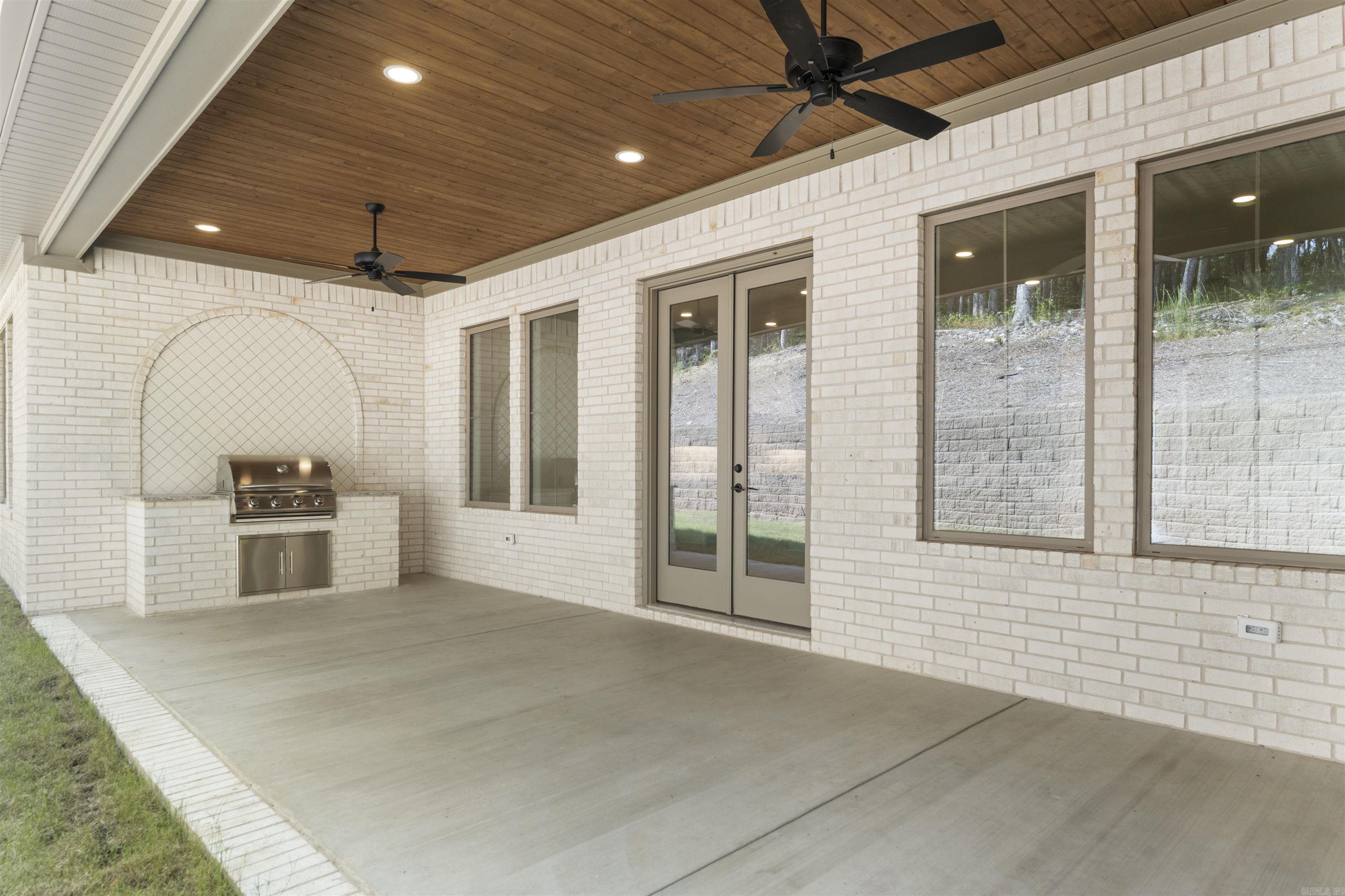 BEAR DEN ESTATES - Residential