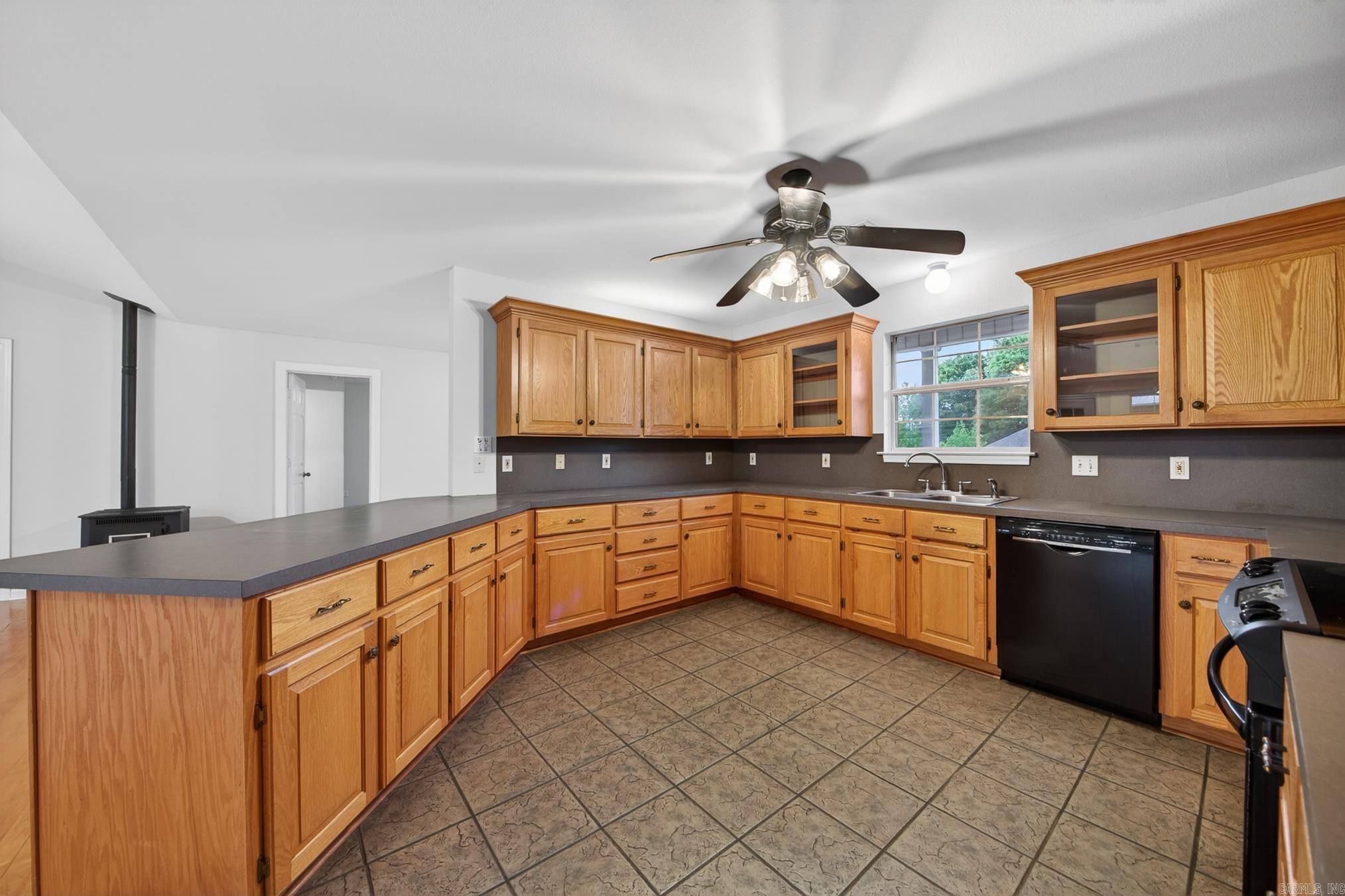 AUSTIN VILLAGE - Residential