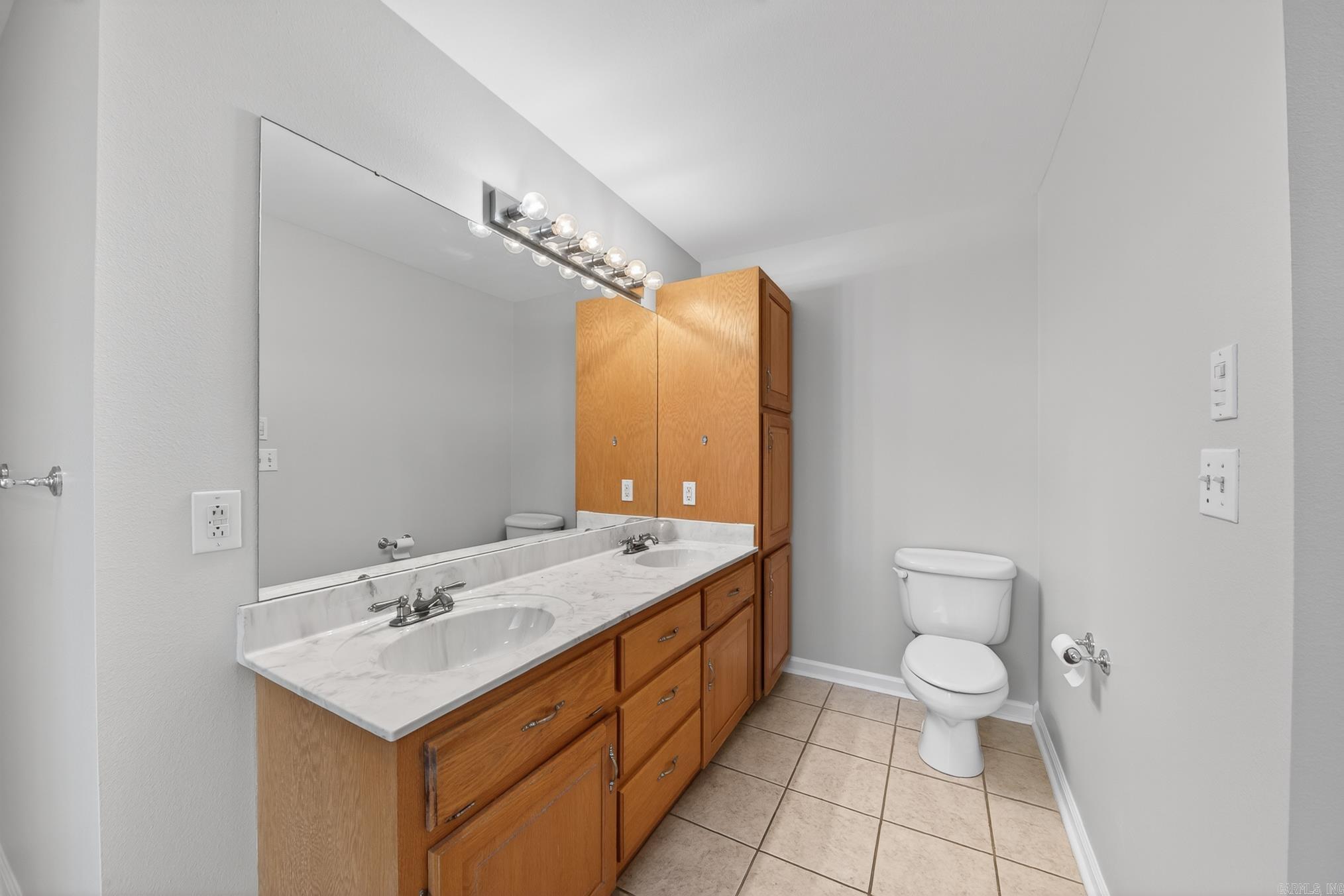 AUSTIN VILLAGE - Residential