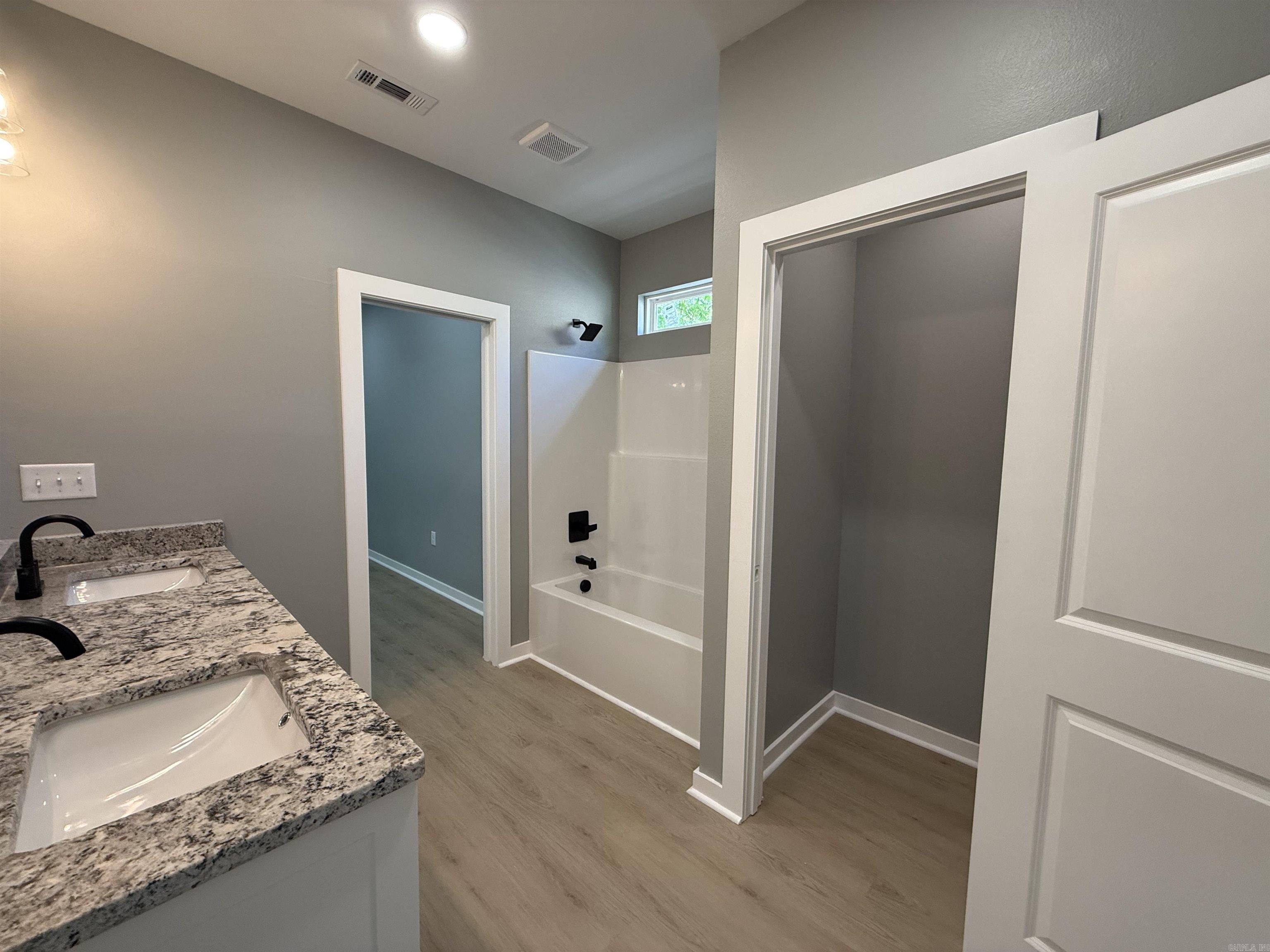 PARKWOOD - Residential