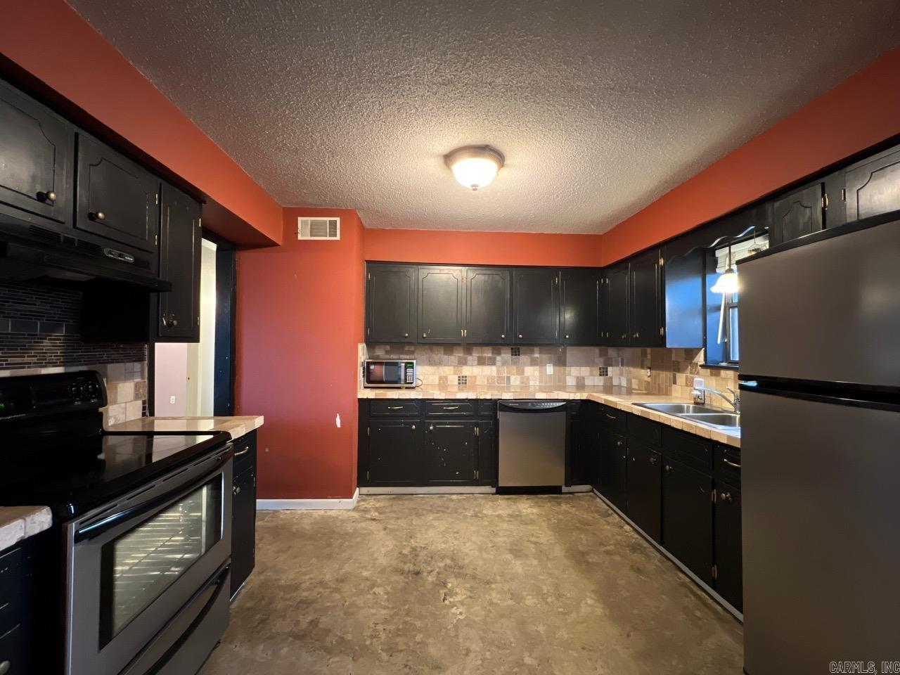 WOODLAND ACRES - Residential