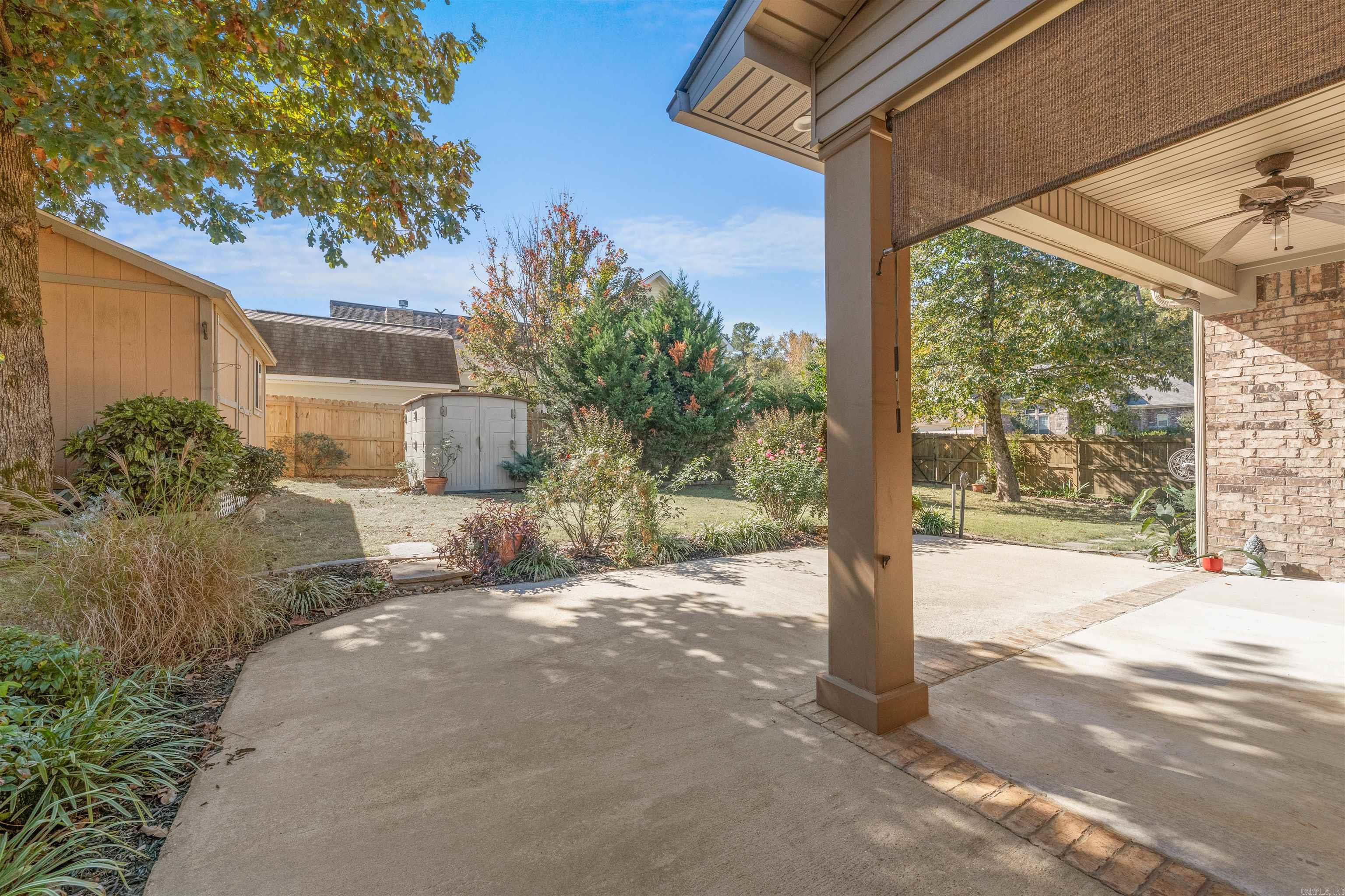 OAK GLENN - Residential