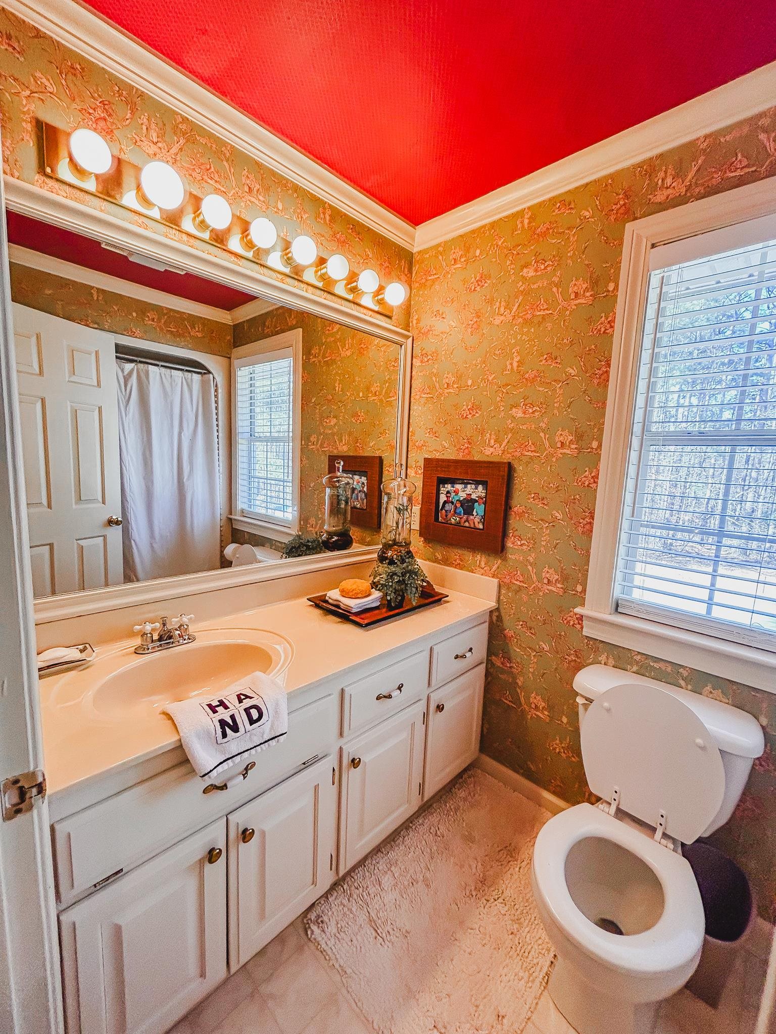 COUNTRY CLUB ESTATES - Residential