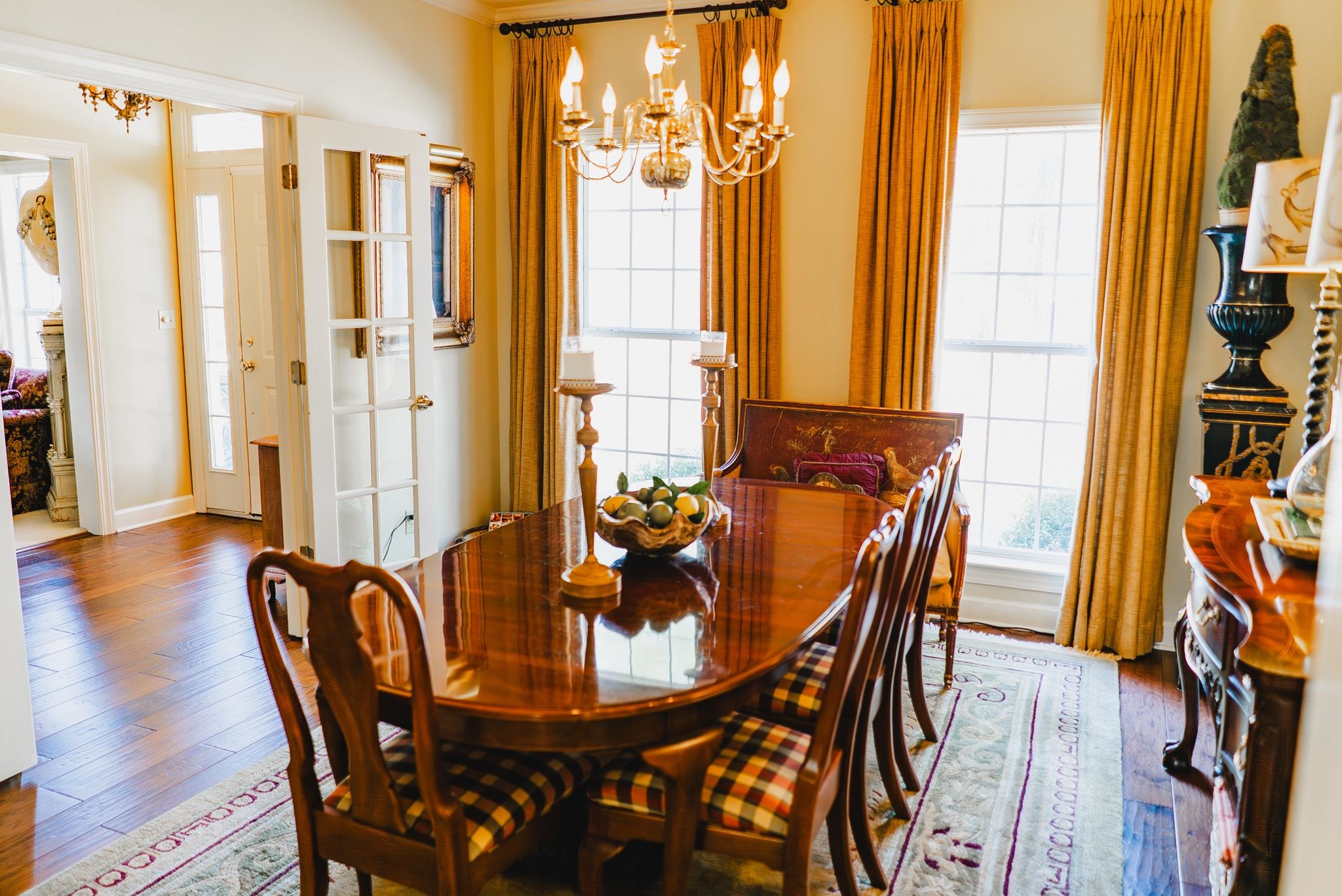 COUNTRY CLUB ESTATES - Residential