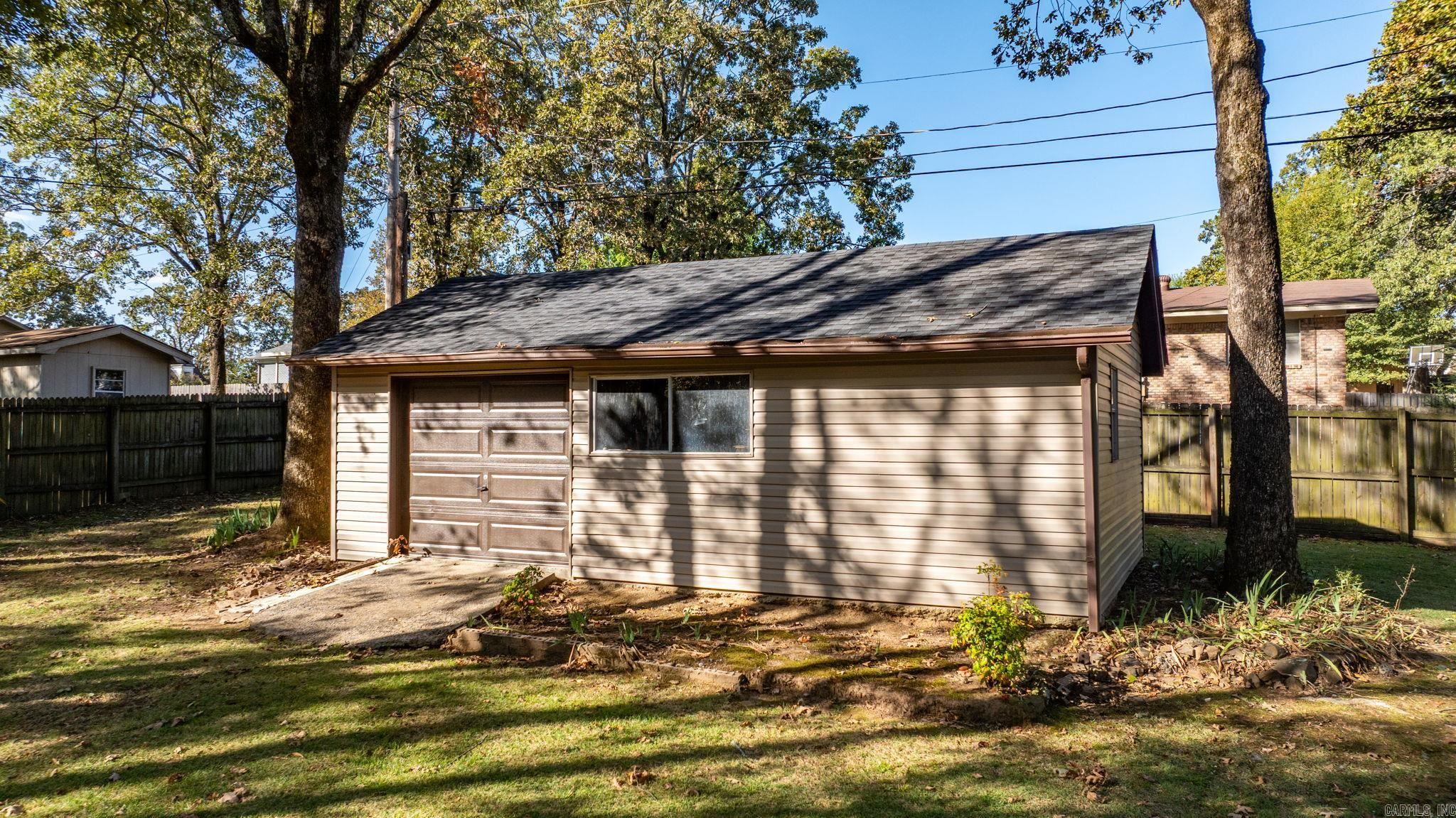 EAST MEADOW - Residential