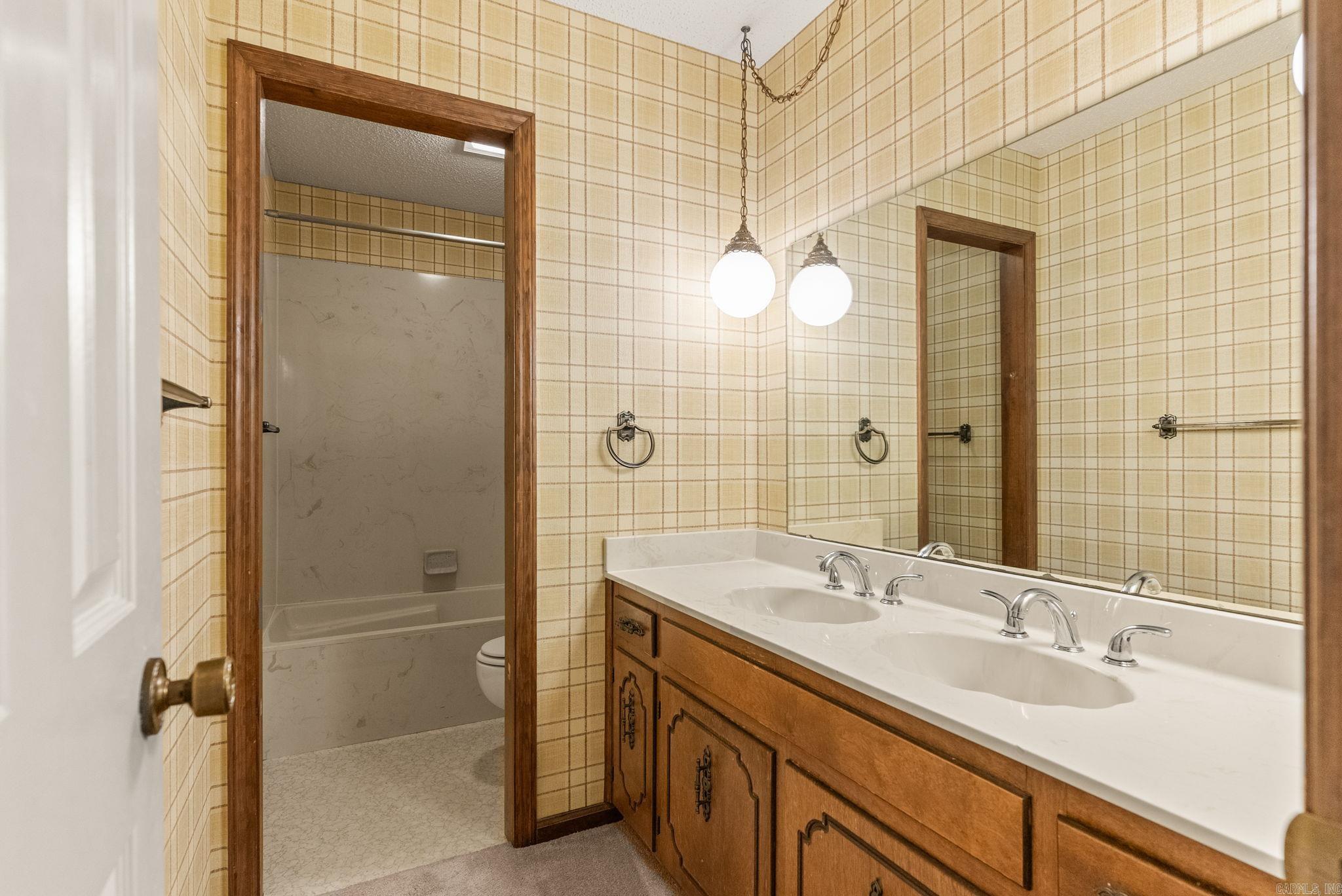 EAST MEADOW - Residential