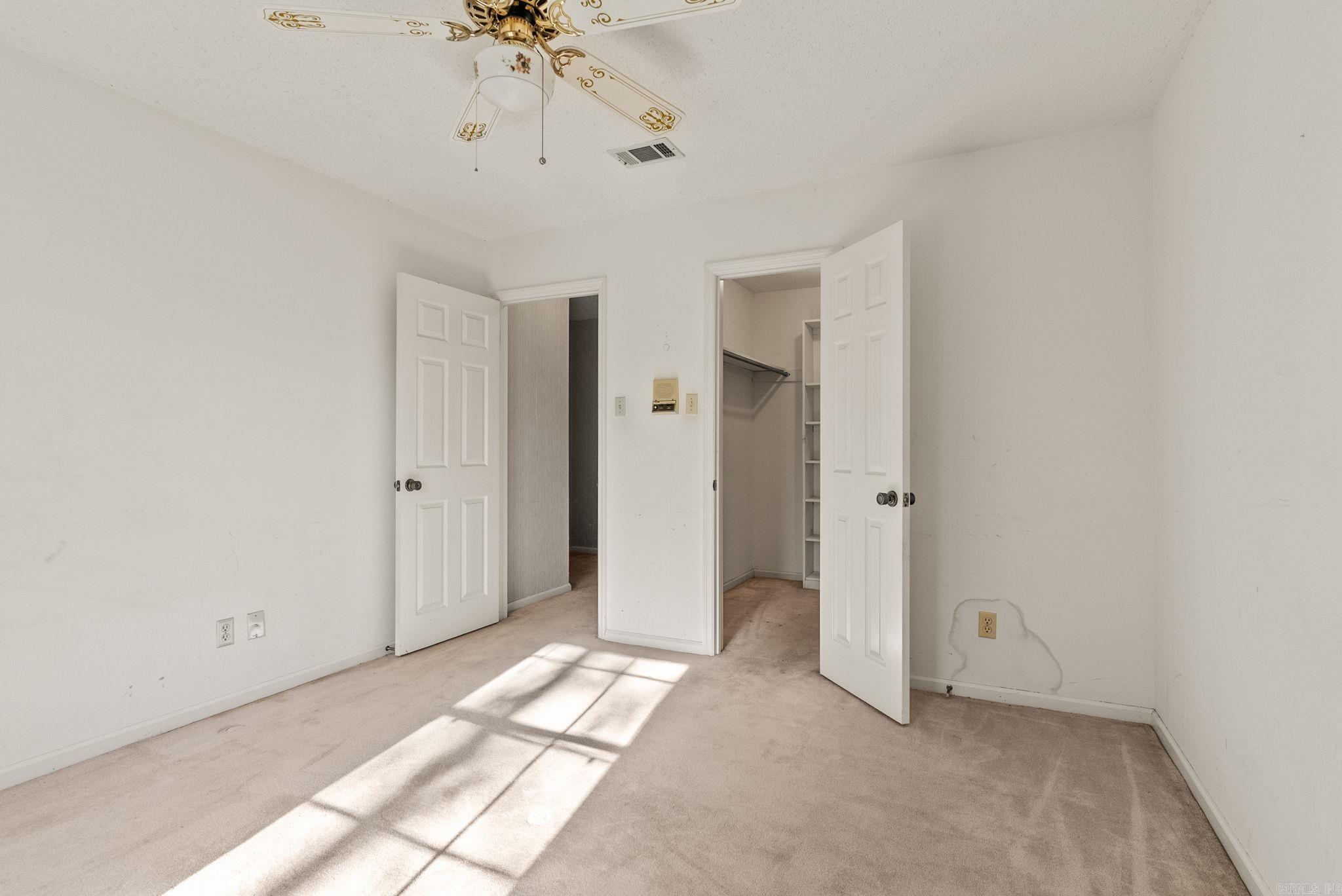 EAST MEADOW - Residential