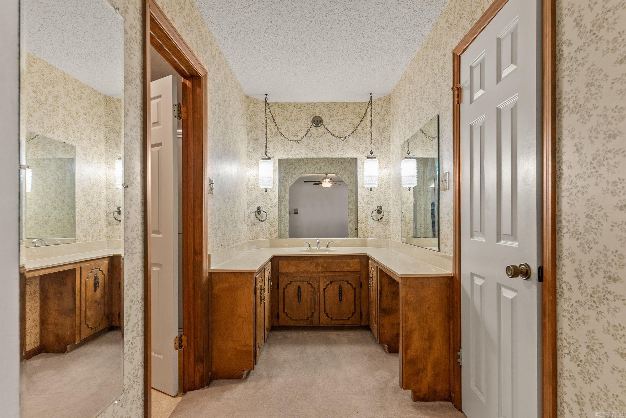 EAST MEADOW - Residential