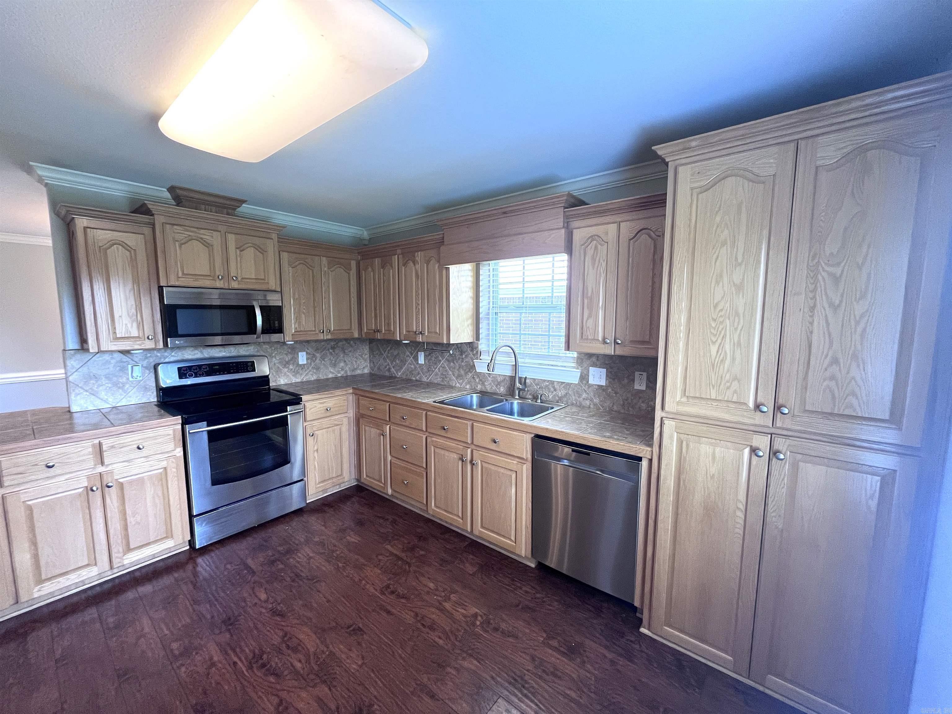 Base Meadows - Residential Lease
