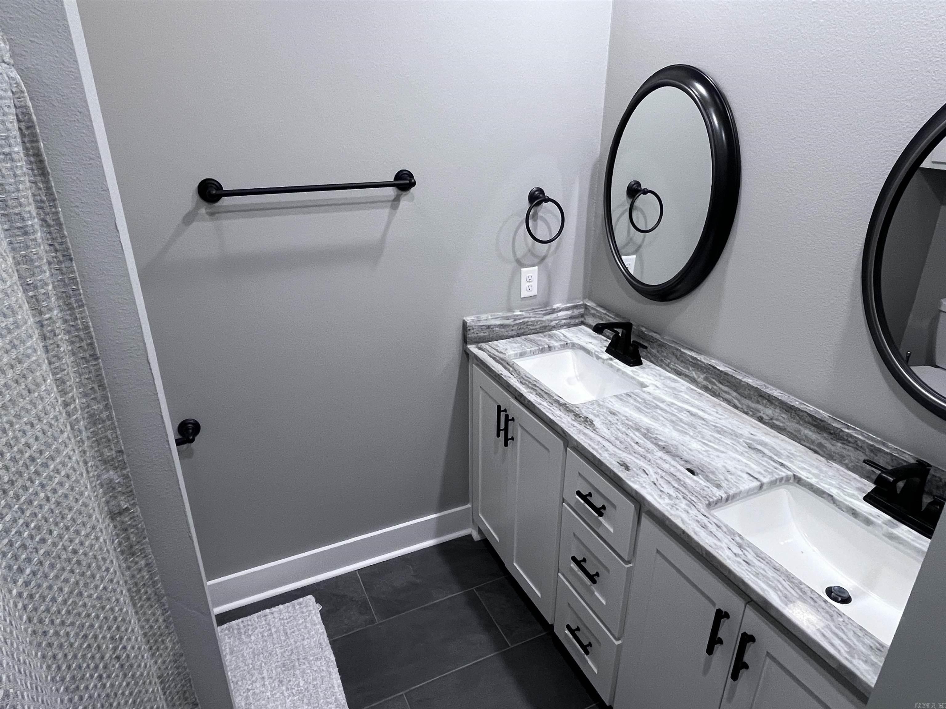 MOUNT TABOR ESTATES - Residential Lease