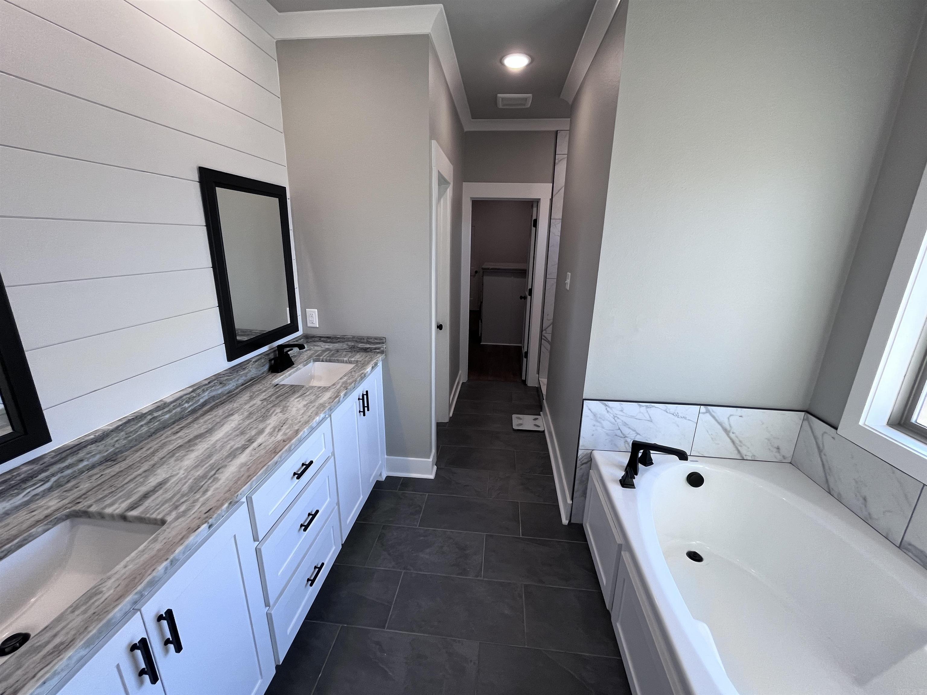 MOUNT TABOR ESTATES - Residential Lease