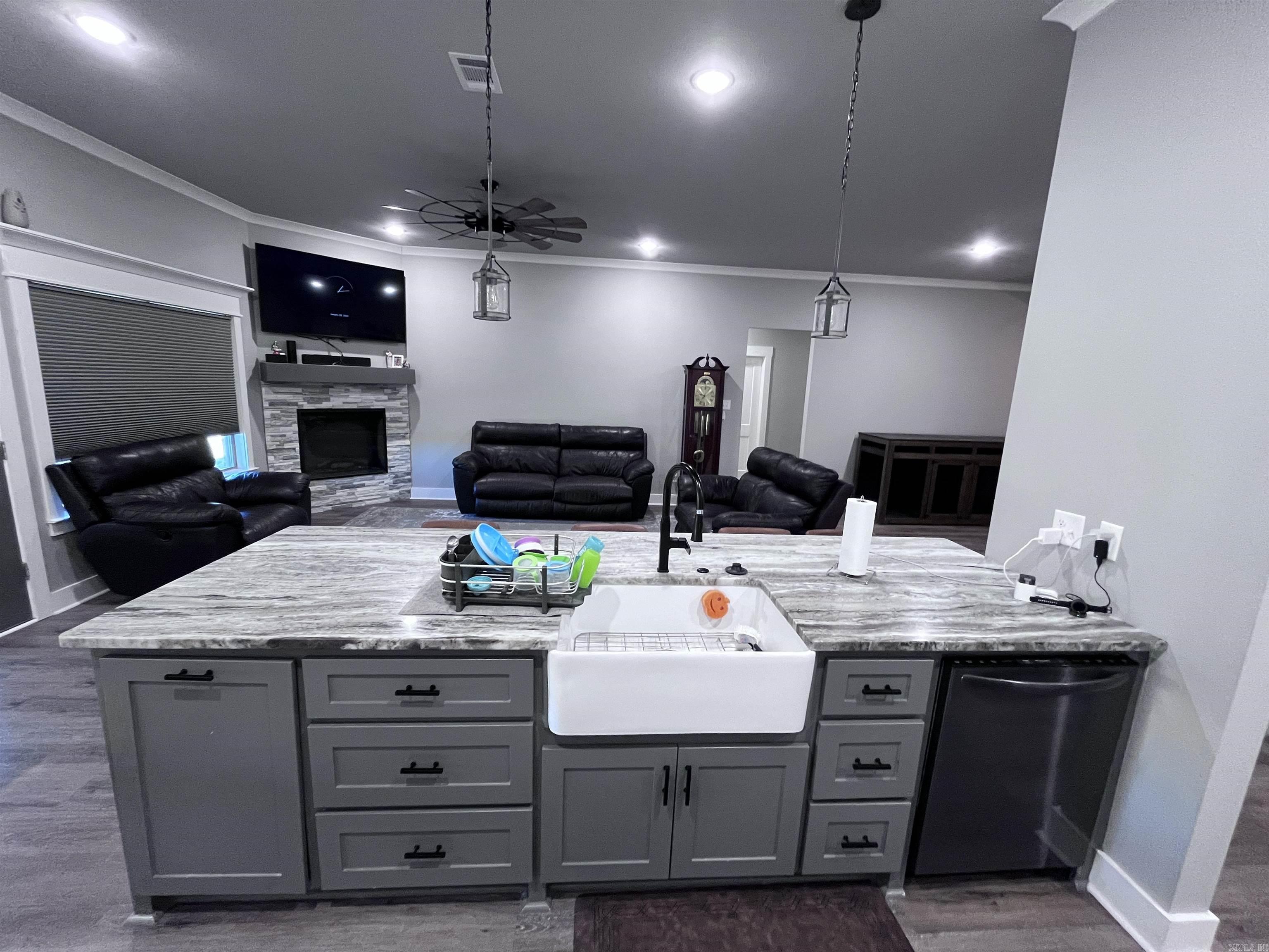 MOUNT TABOR ESTATES - Residential Lease