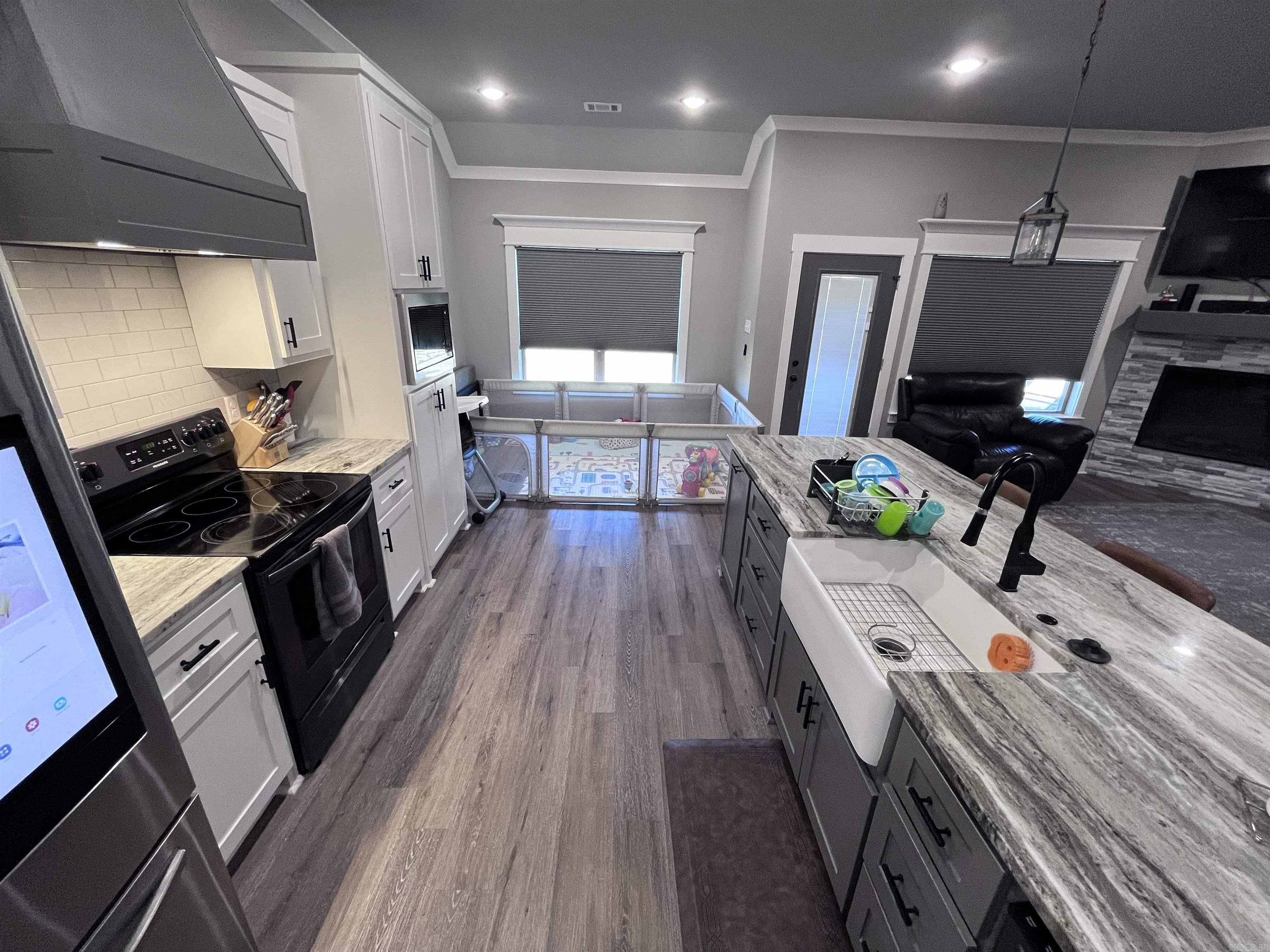 MOUNT TABOR ESTATES - Residential Lease