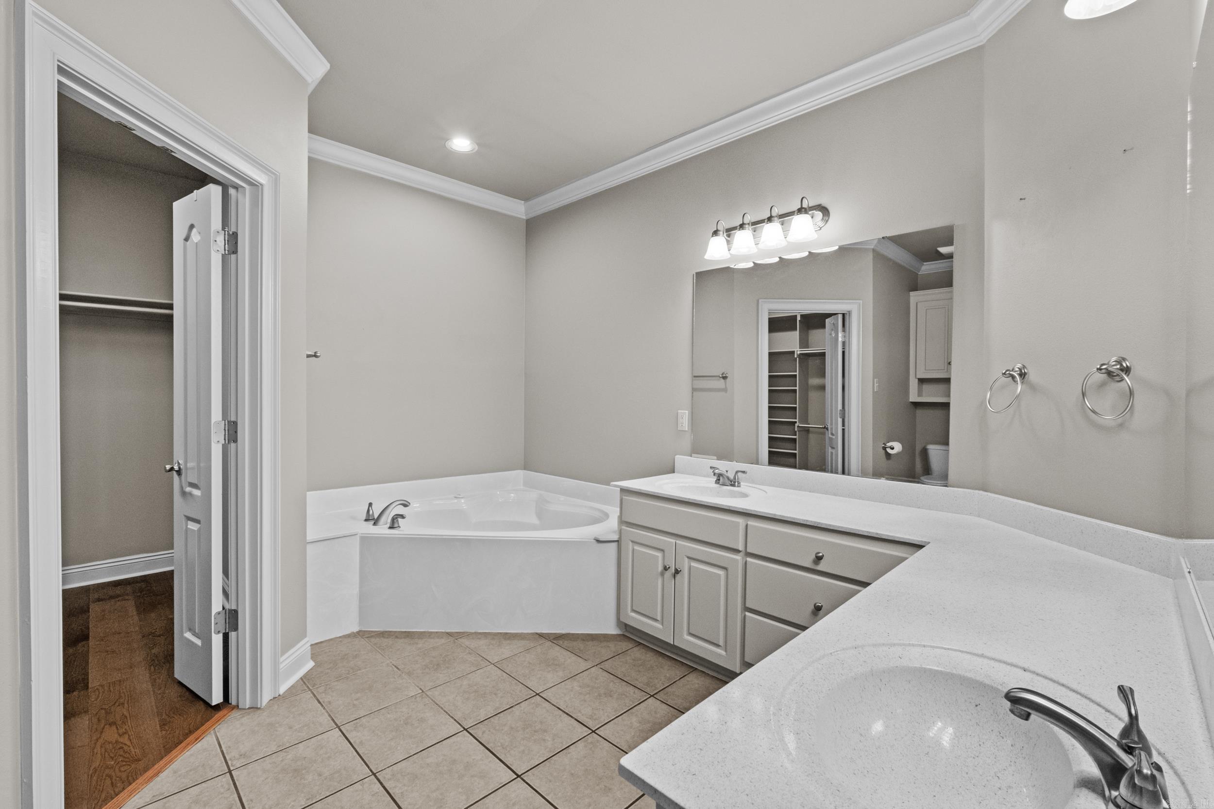 WELLINGTON PLACE - Residential