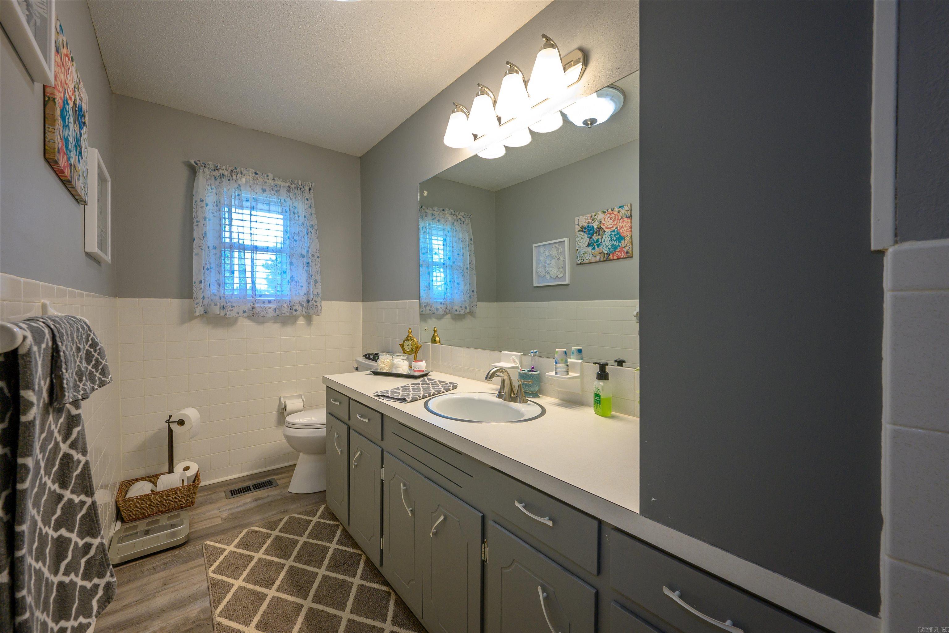 ORIGINAL TOWN - MELBOURNE - Residential