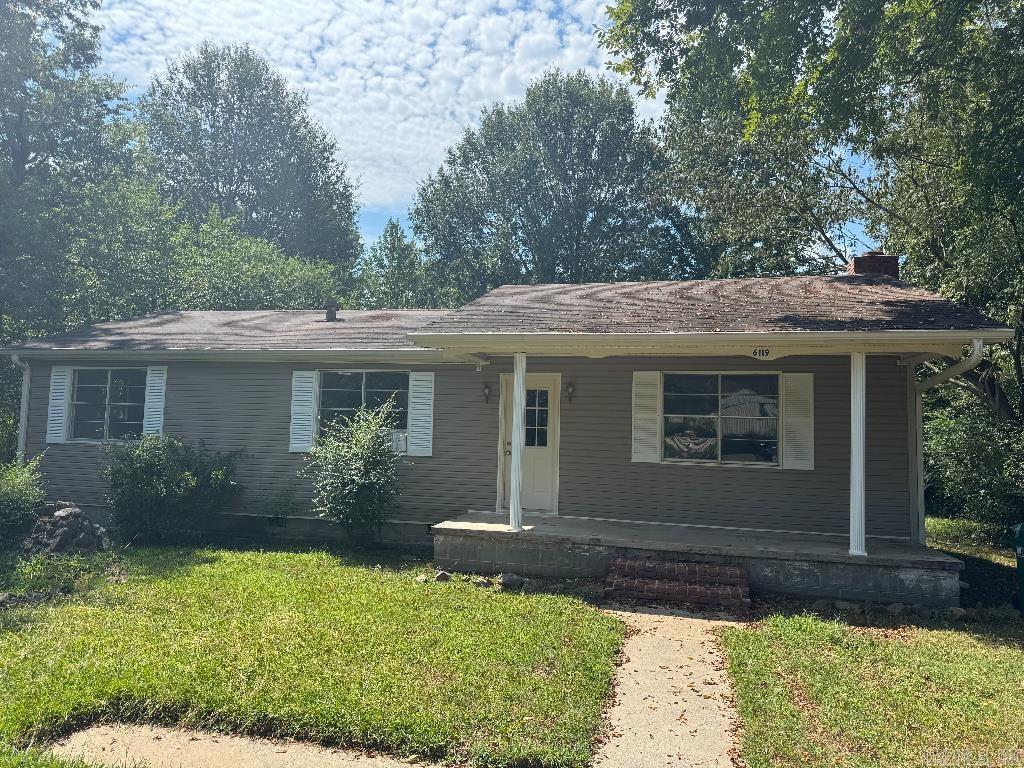 English: Owner finance! Charming 3-bed, 2-bath home we're selling remodeled! Second bathroom is completely new! Available with owner financing. Don't miss out on this opportunity to own a home! Español: ¡Dueno a dueno! ¡Encantadora casa de 3 recámaras y 2 baños que estamos vendiendo ya remodelada! ¡El segundo baño es nuevo a estrenar! Se vende con financiamiento del dueño. ¡No pierdas esta oportunidad de ser dueño con!