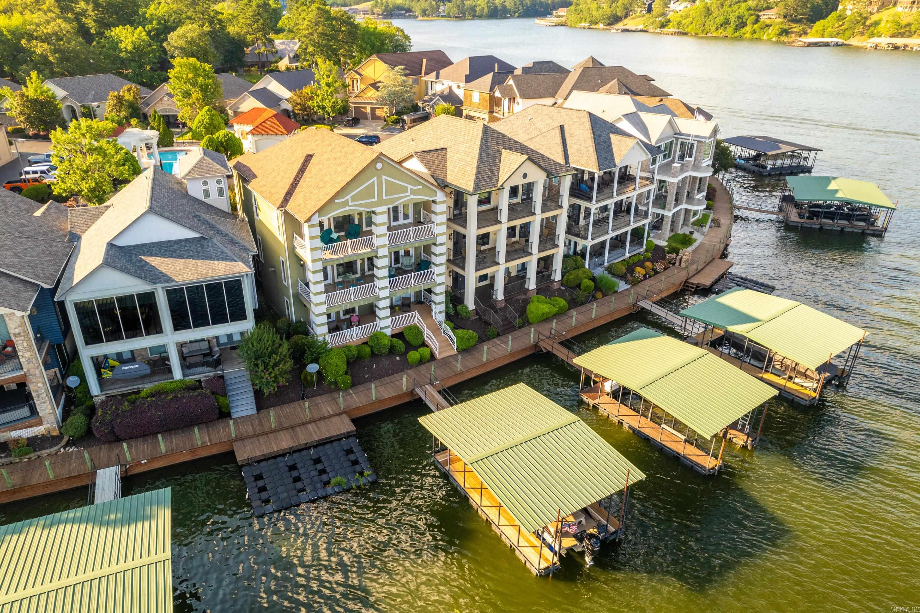 PARADISE LAKE VILLAGE TOWNHOME - Residential