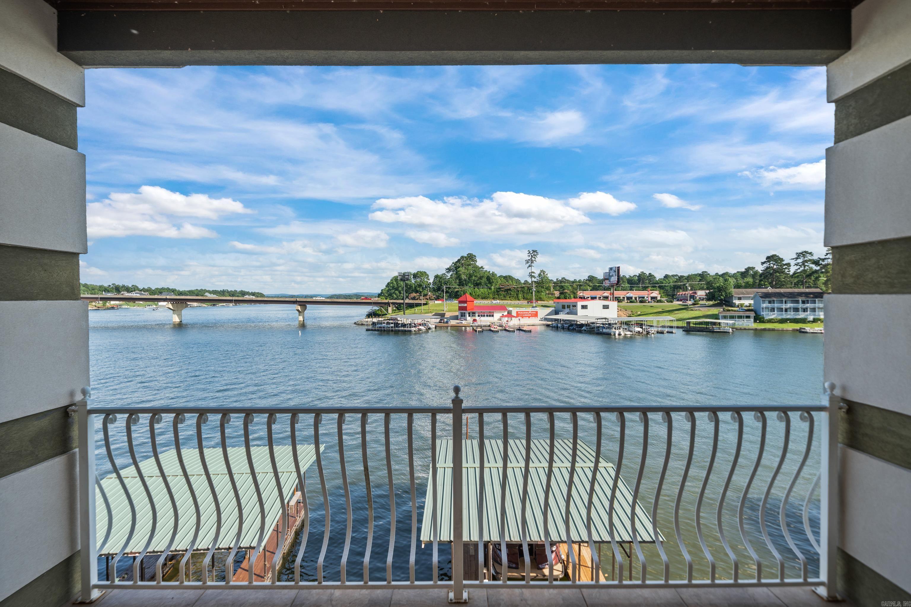 PARADISE LAKE VILLAGE TOWNHOME - Residential