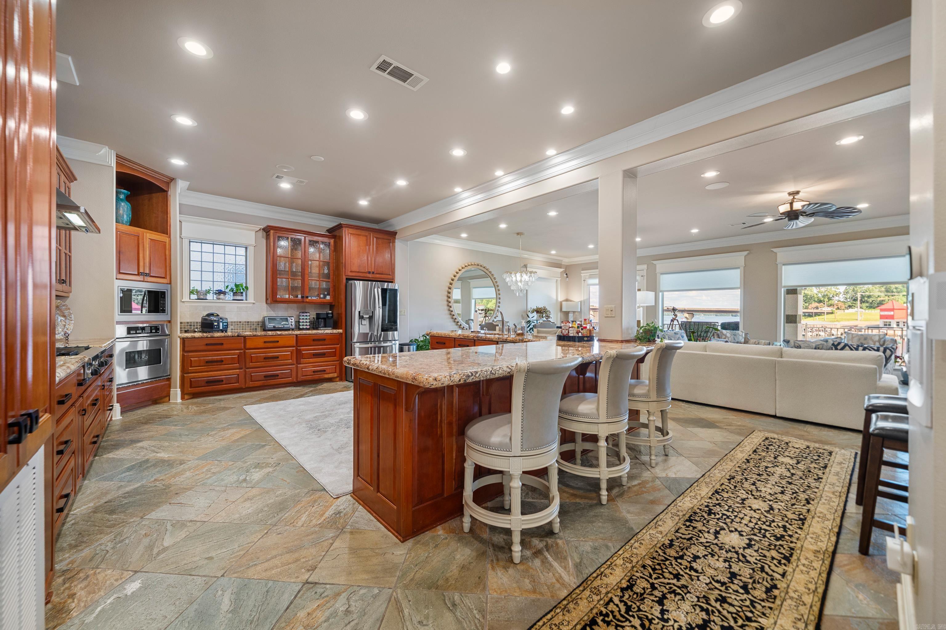 PARADISE LAKE VILLAGE TOWNHOME - Residential