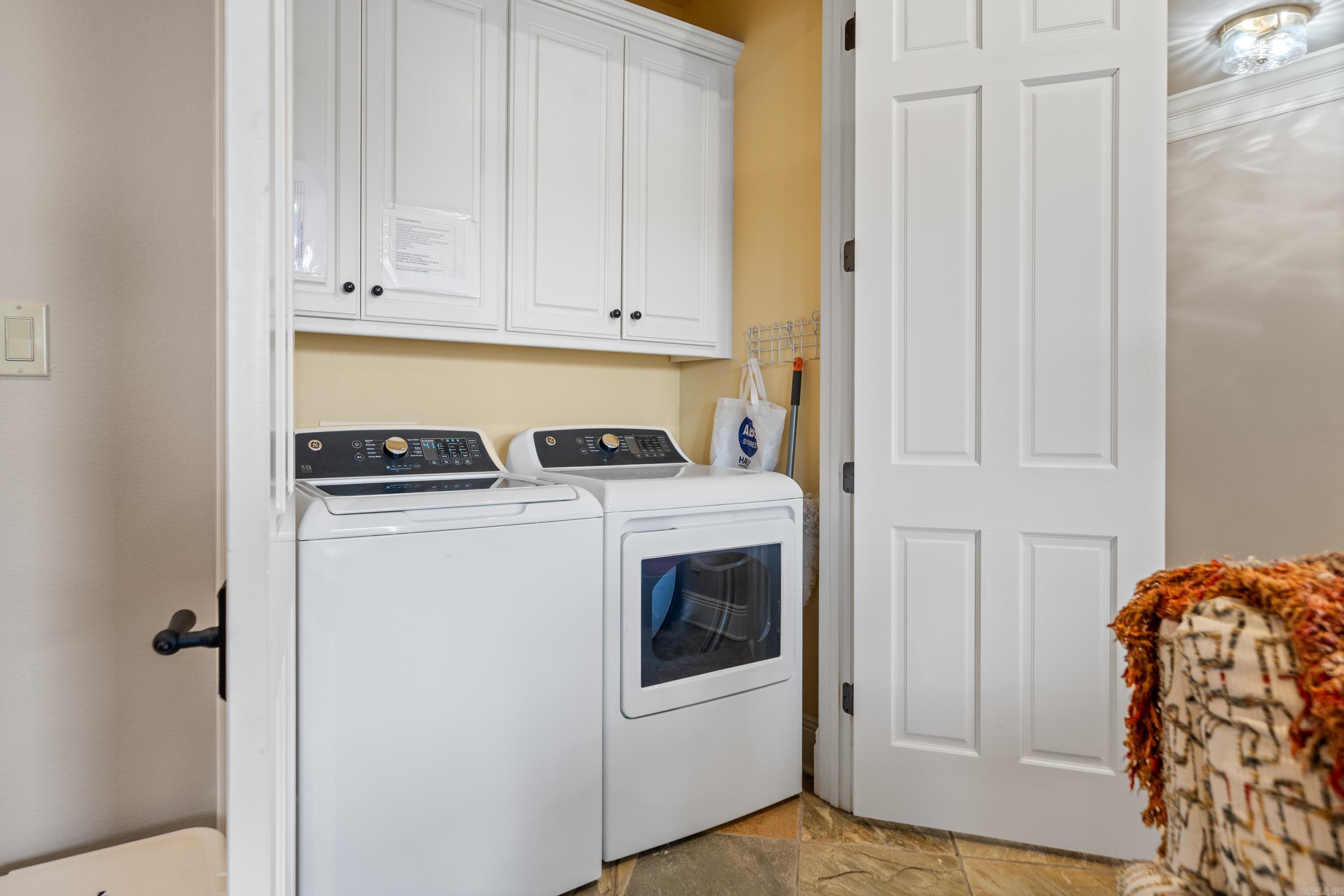 PARADISE LAKE VILLAGE TOWNHOME - Residential