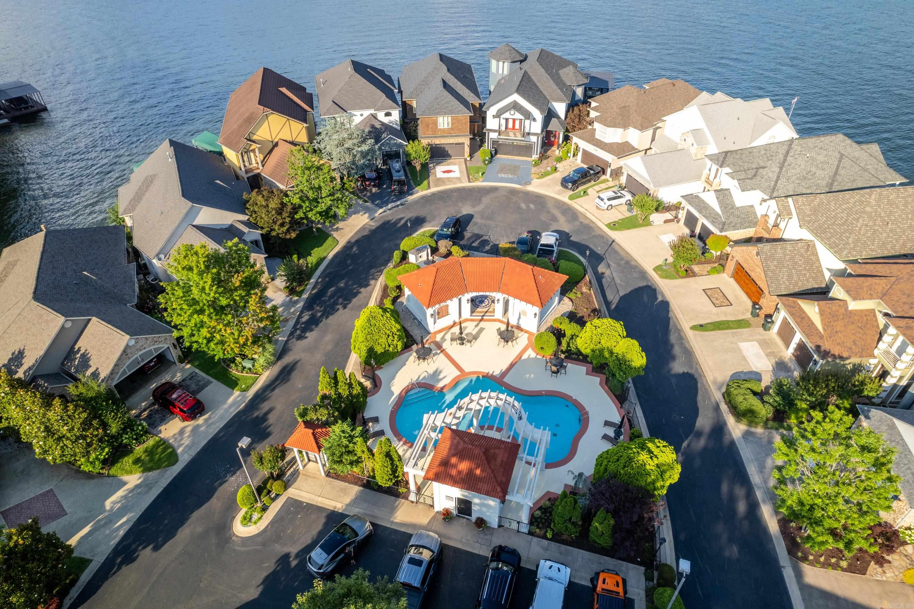 PARADISE LAKE VILLAGE TOWNHOME - Residential