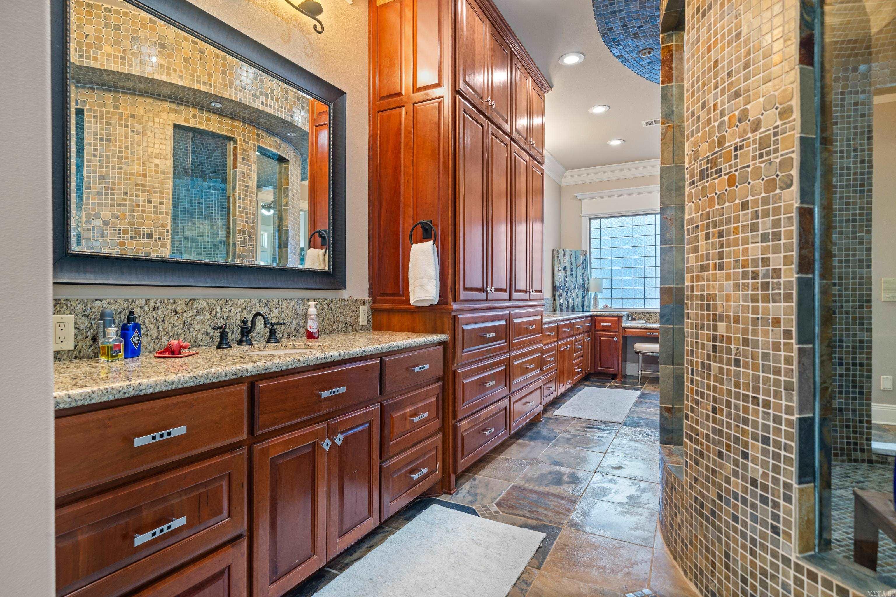 PARADISE LAKE VILLAGE TOWNHOME - Residential