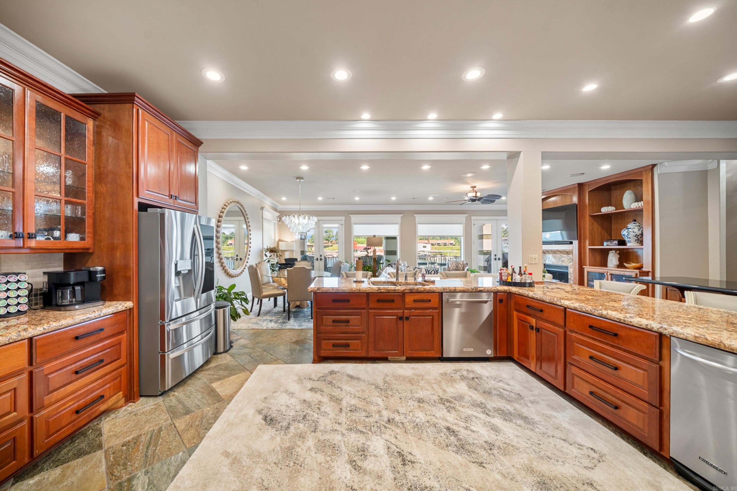 PARADISE LAKE VILLAGE TOWNHOME - Residential