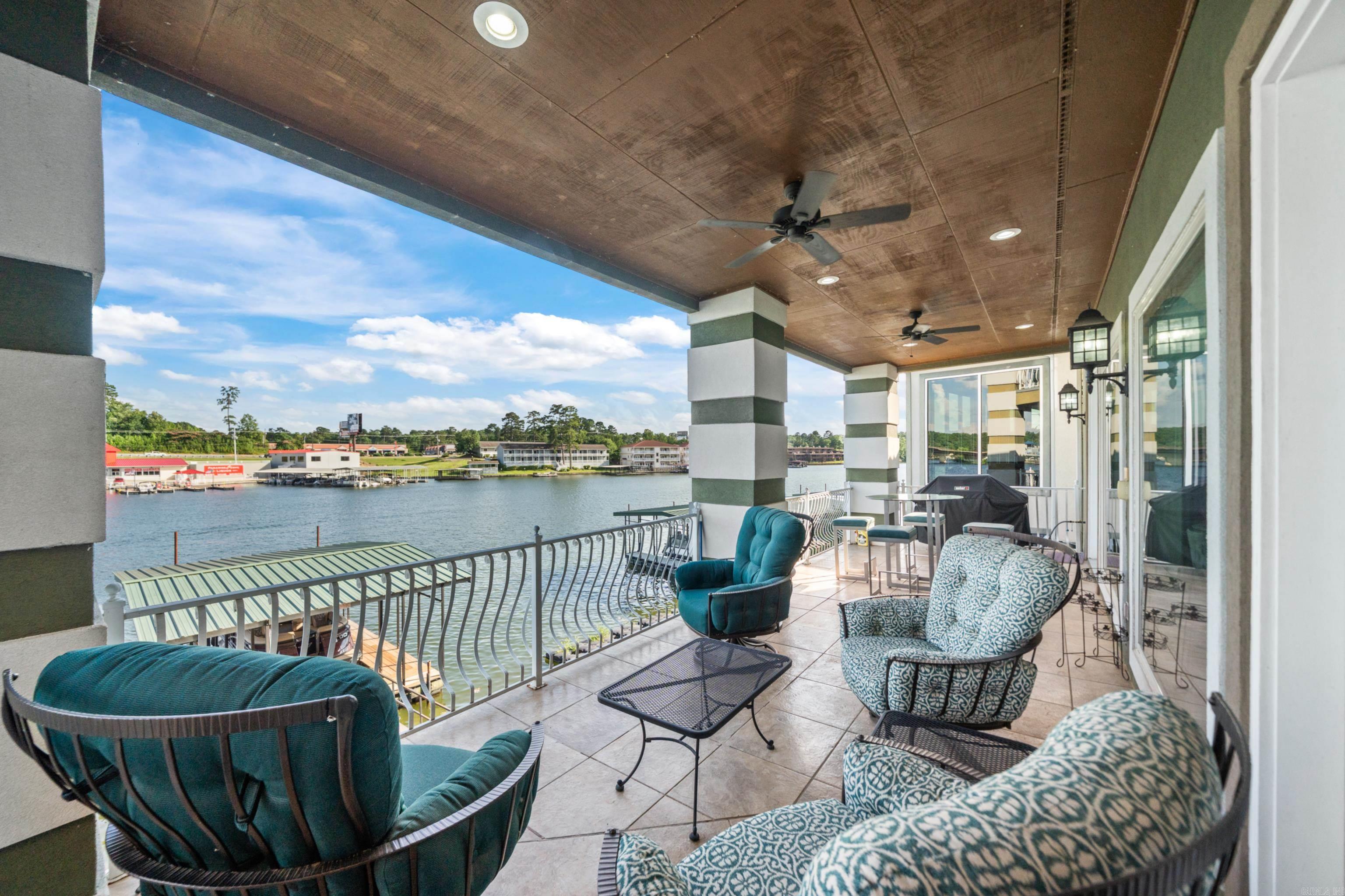 PARADISE LAKE VILLAGE TOWNHOME - Residential