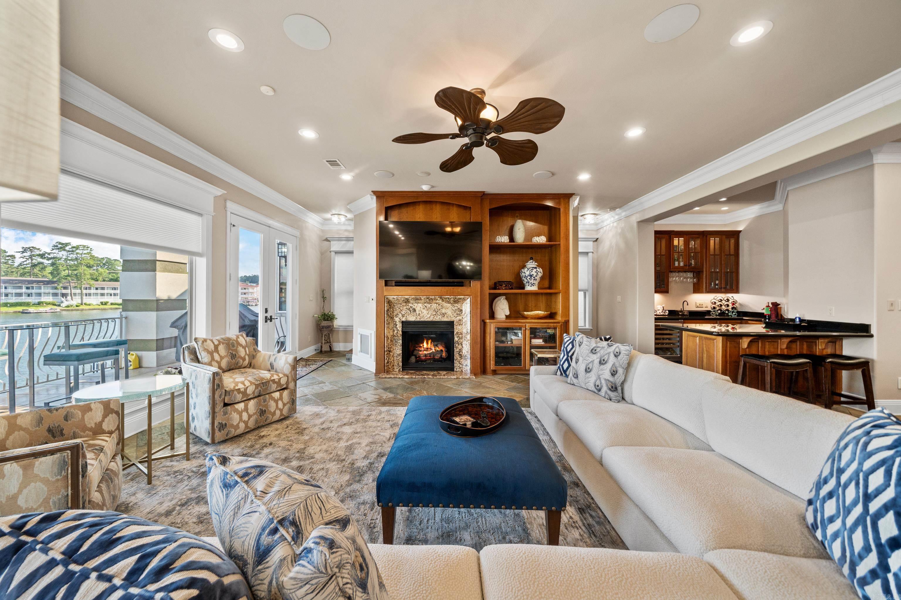 PARADISE LAKE VILLAGE TOWNHOME - Residential