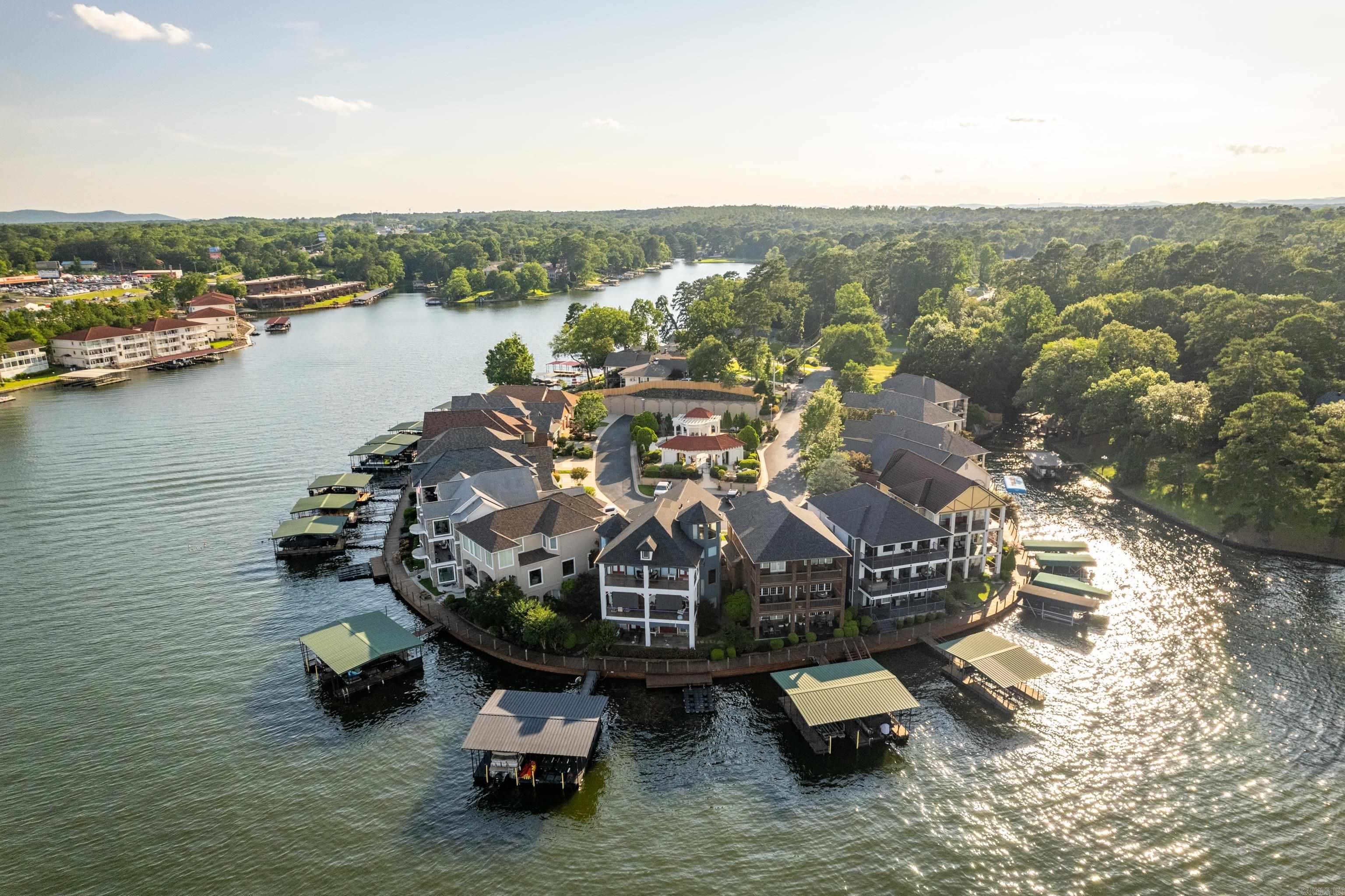 PARADISE LAKE VILLAGE TOWNHOME - Residential