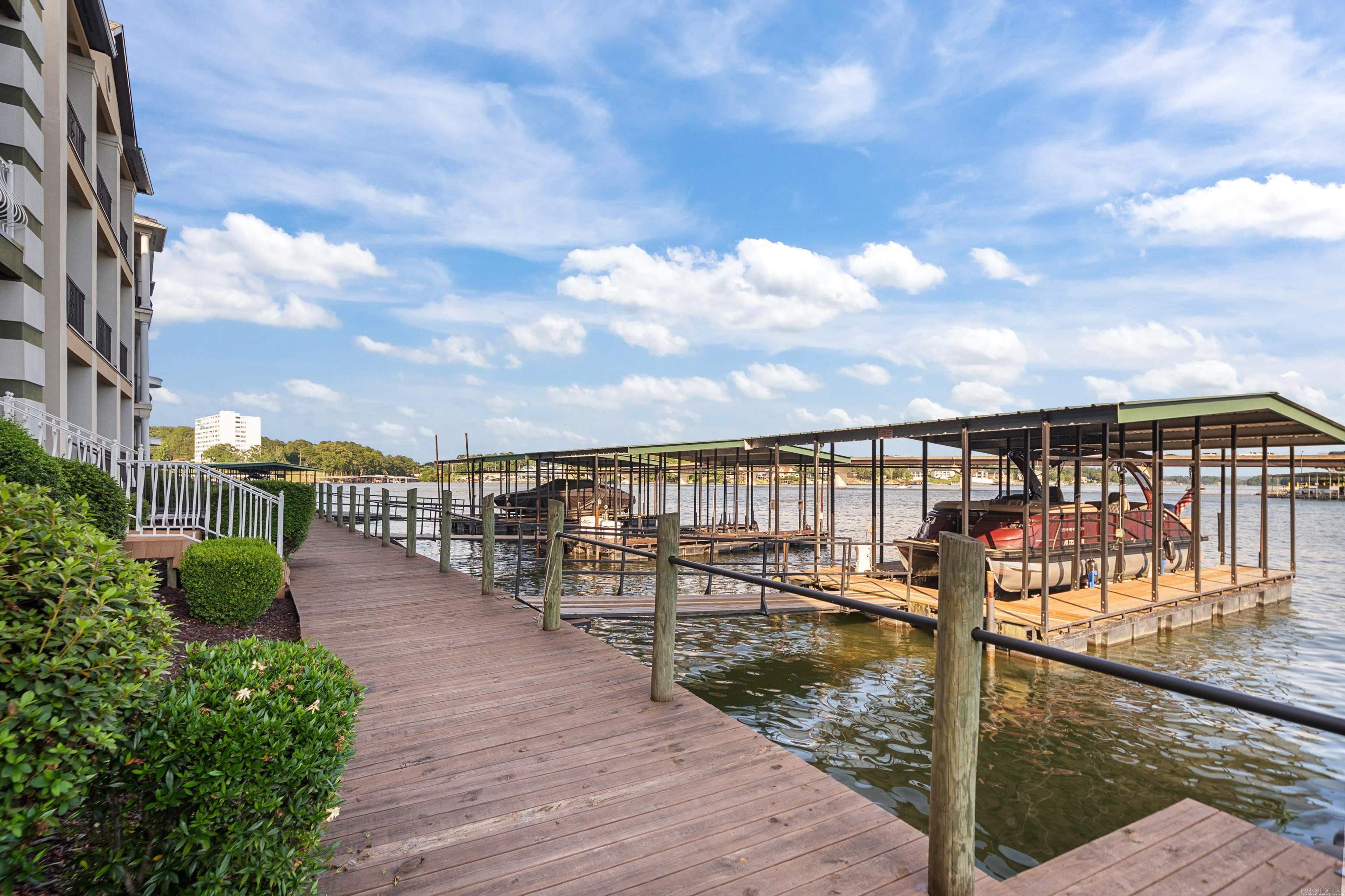 PARADISE LAKE VILLAGE TOWNHOME - Residential