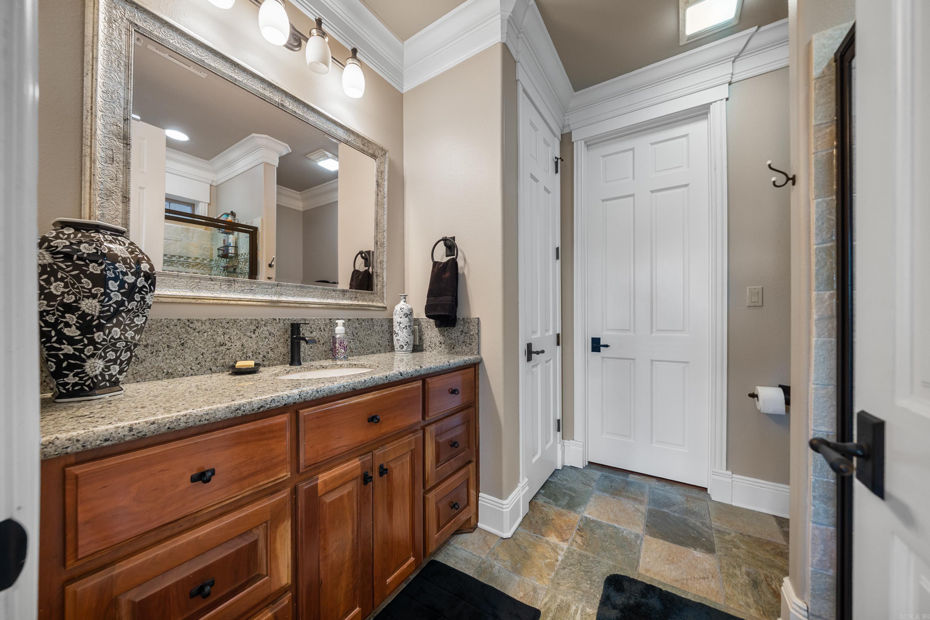 PARADISE LAKE VILLAGE TOWNHOME - Residential