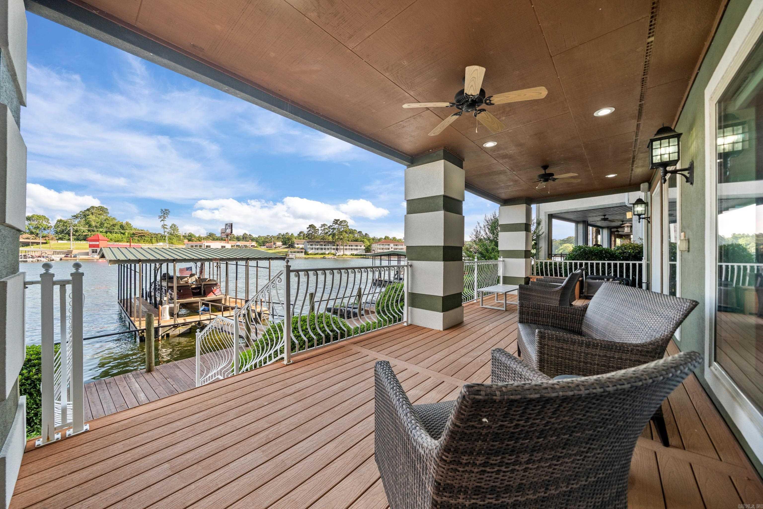 PARADISE LAKE VILLAGE TOWNHOME - Residential