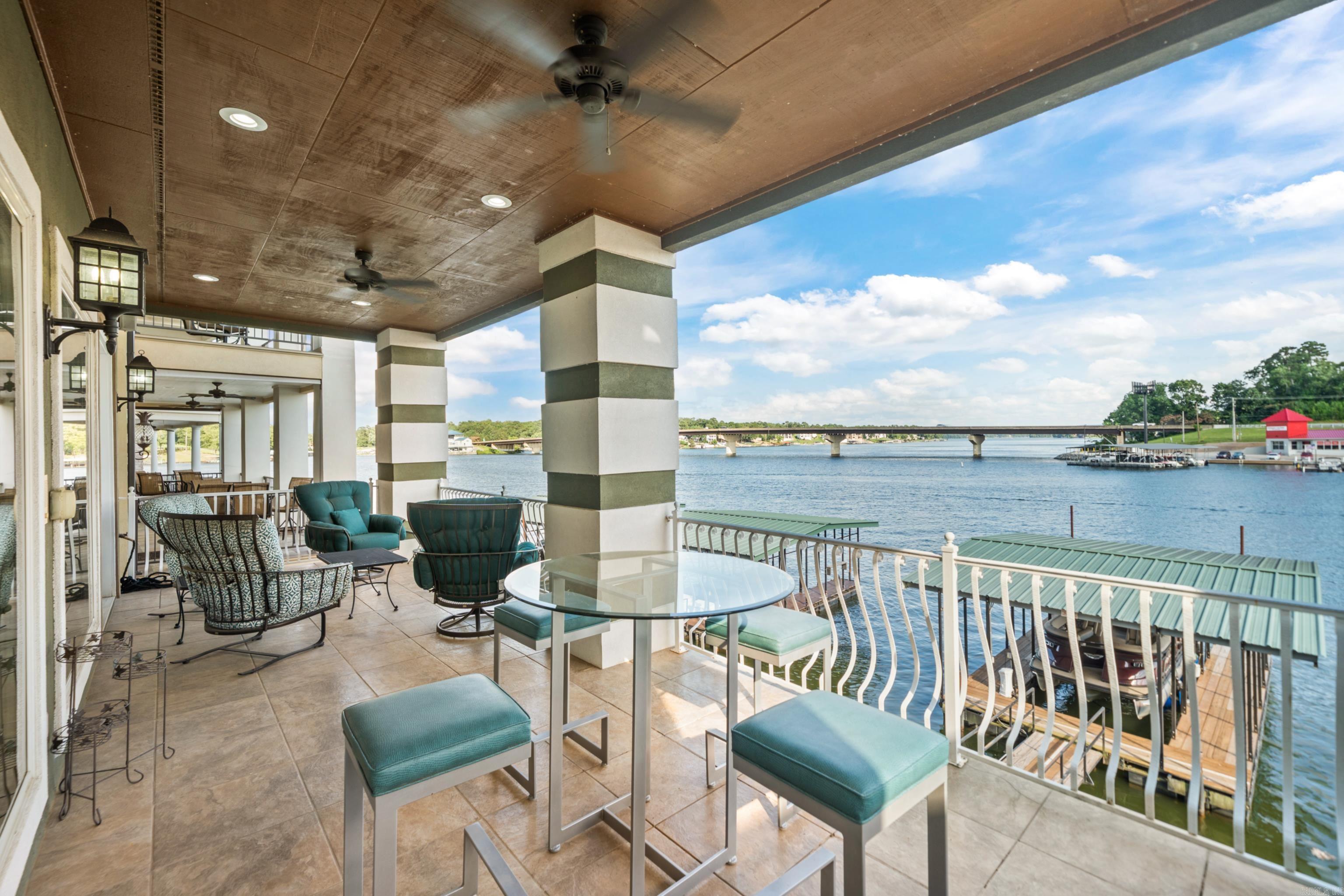 PARADISE LAKE VILLAGE TOWNHOME - Residential