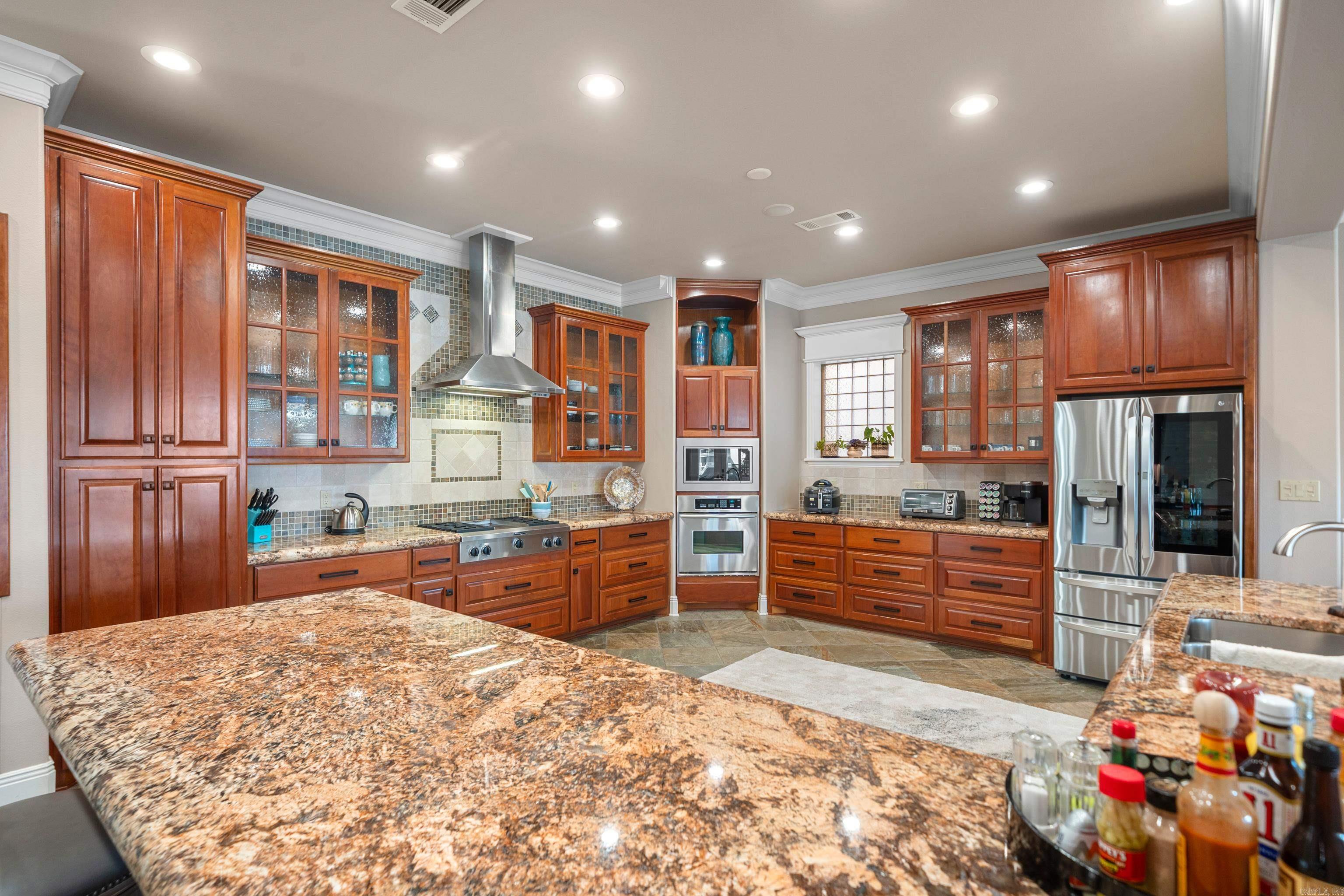 PARADISE LAKE VILLAGE TOWNHOME - Residential