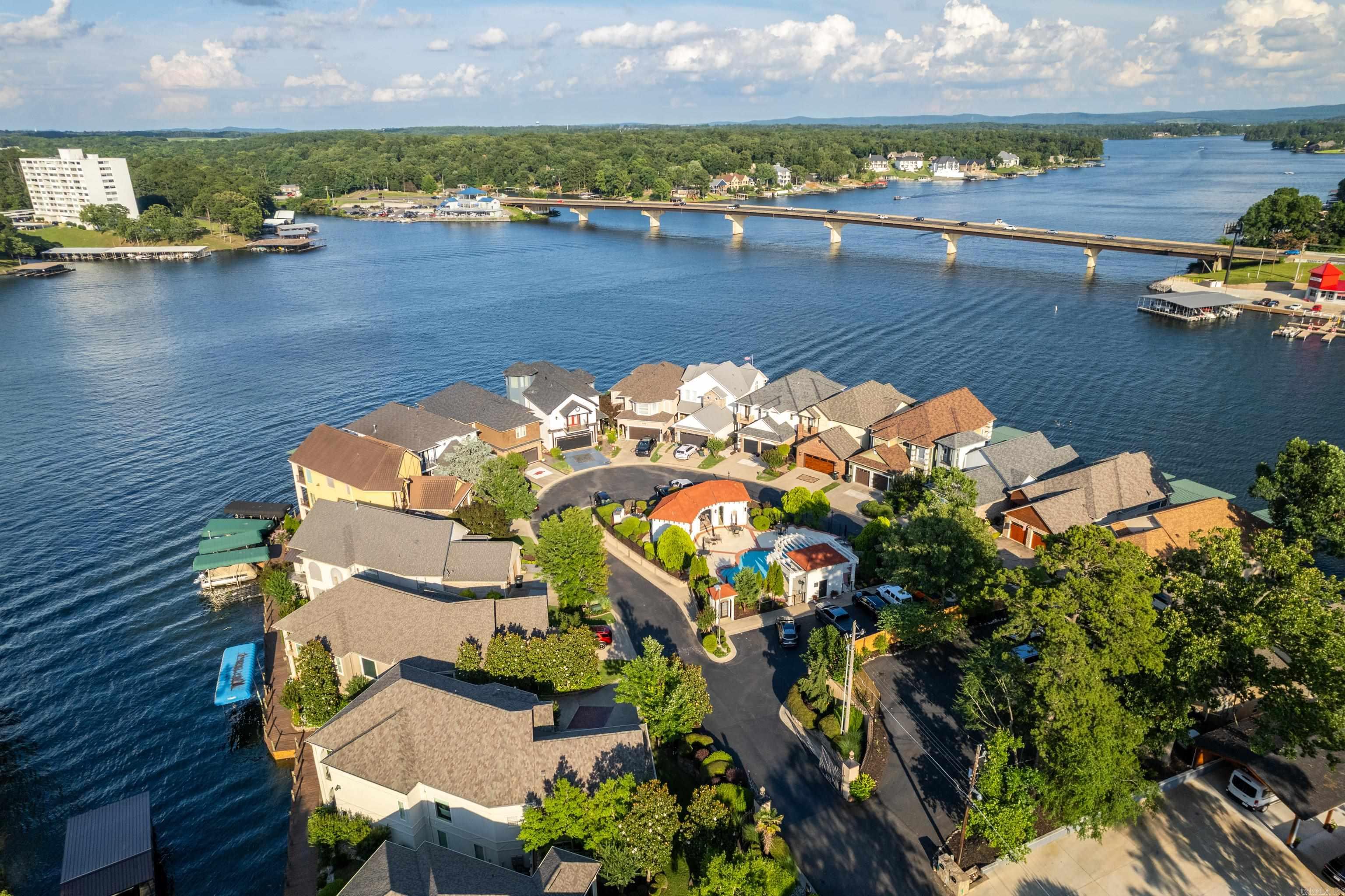 PARADISE LAKE VILLAGE TOWNHOME - Residential