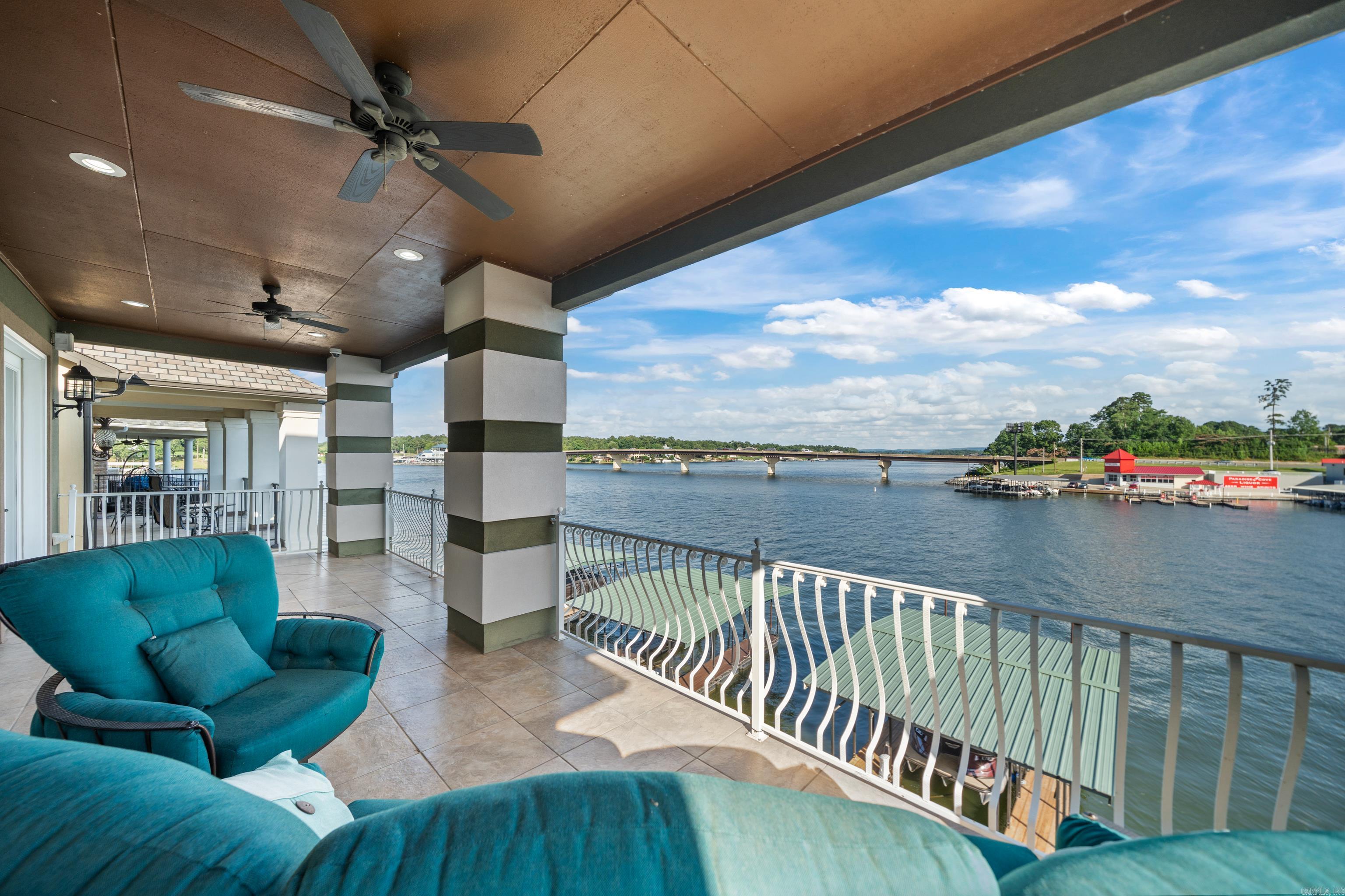 PARADISE LAKE VILLAGE TOWNHOME - Residential